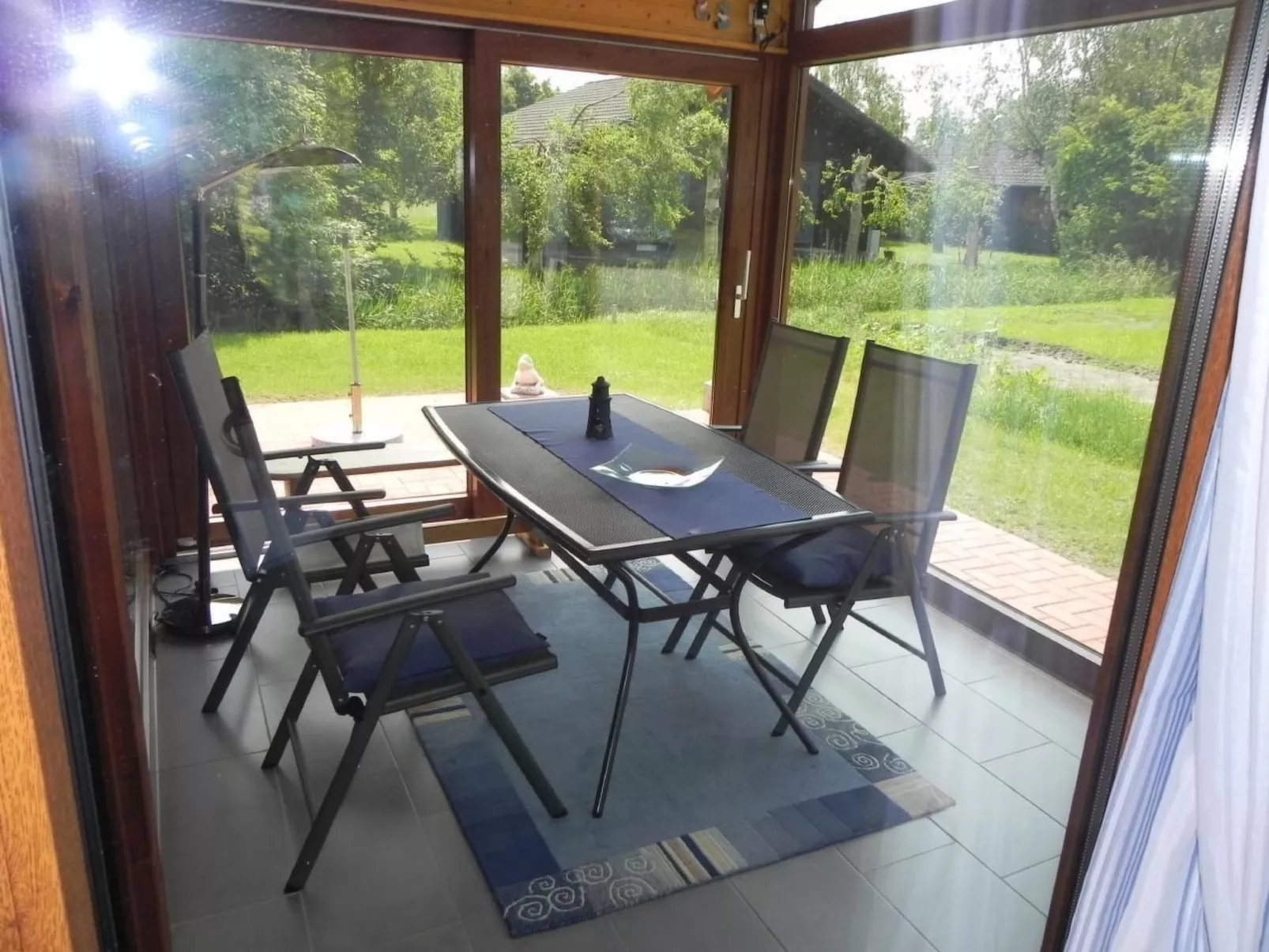 E19 Haus mit Wintergarten, Terrasse und Garten-Image-tags.info