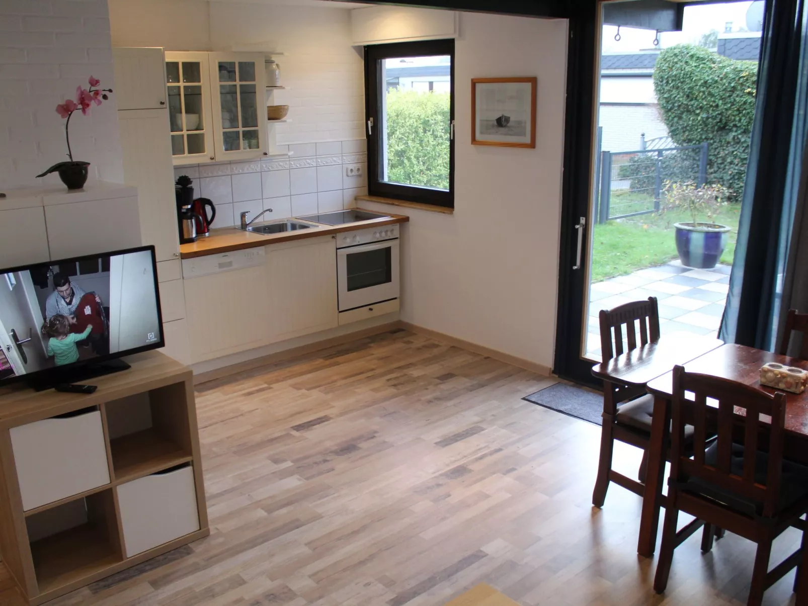 Schönes Ferienhaus in Tossens mit Schönem Garten-Binnen