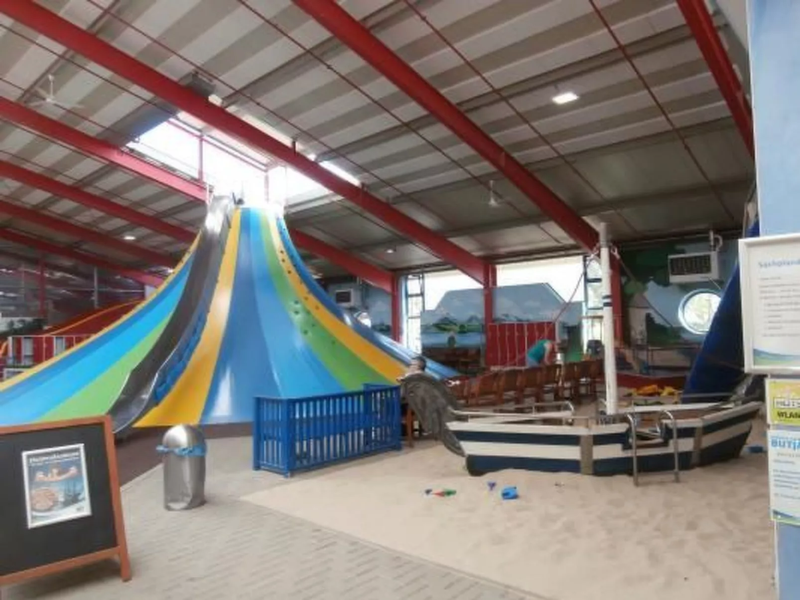 Uriges Ferienhaus mit Garten und Grill-Buiten