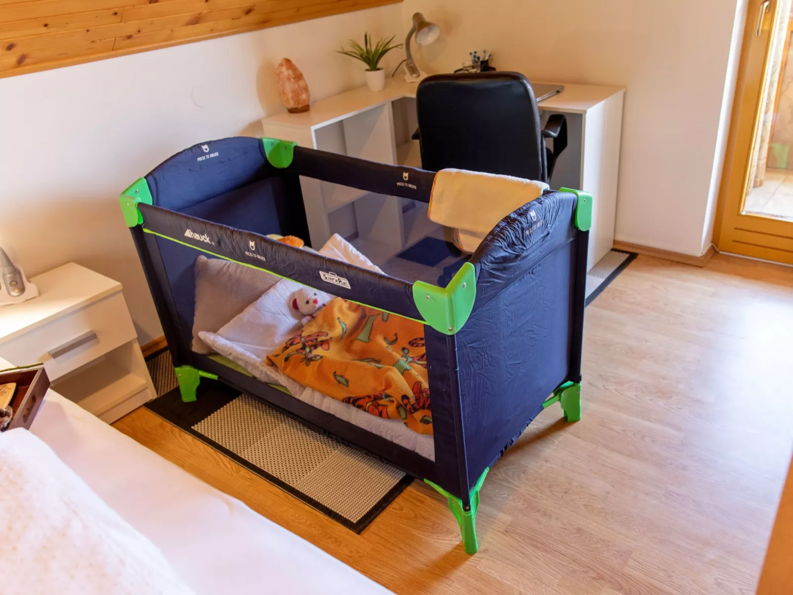 "Schmetterlingsplatz"-Binnen