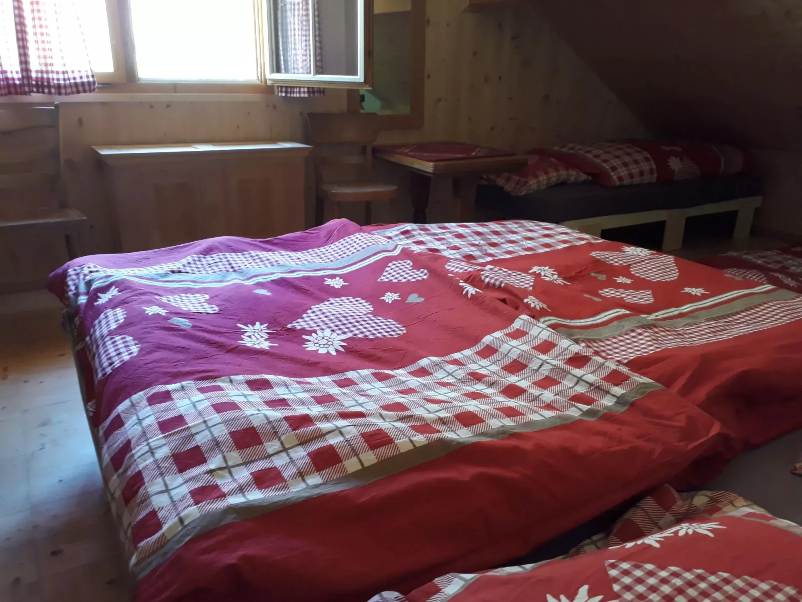 Alp Scherlet-Image-tags.info