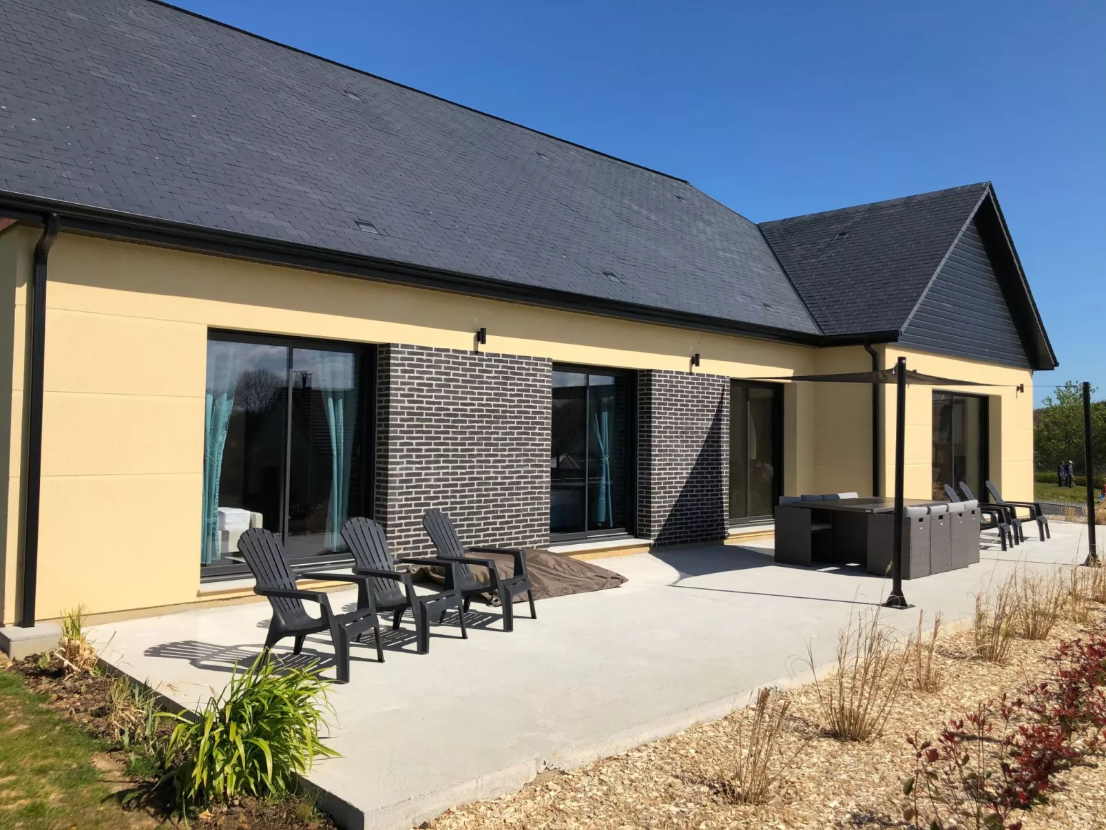 L Atelier Veulais-Buiten