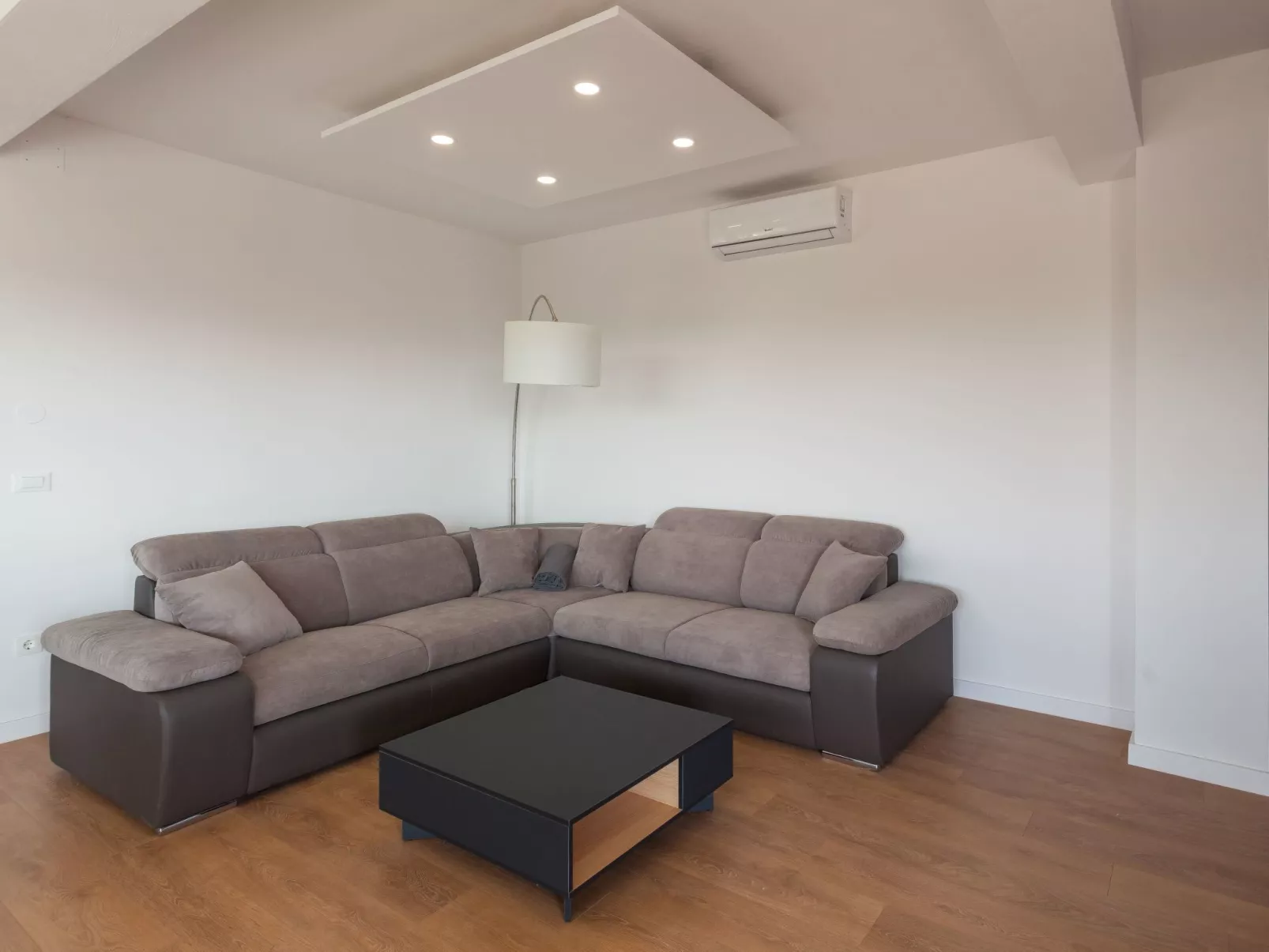 Wunderschöne Ferienvilla Lomari-Binnen