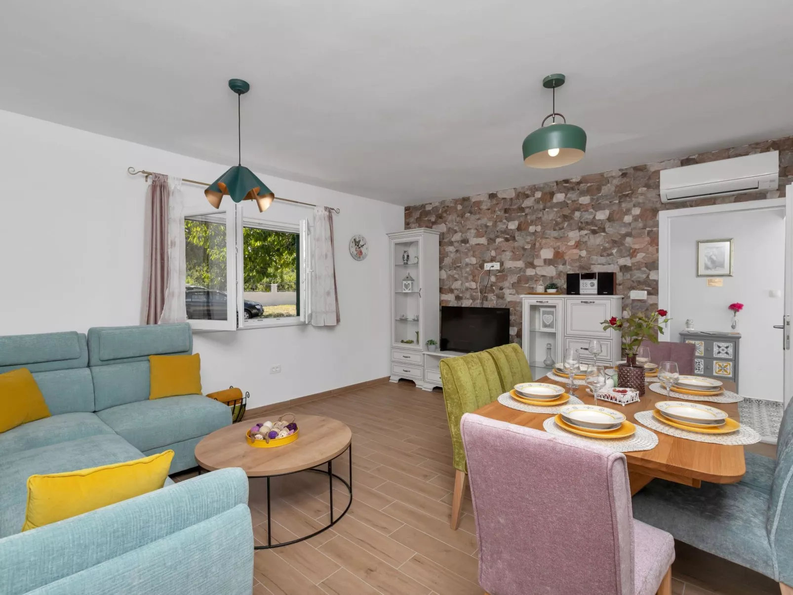 In Rašćane mit Beheiztem Pool-Binnen