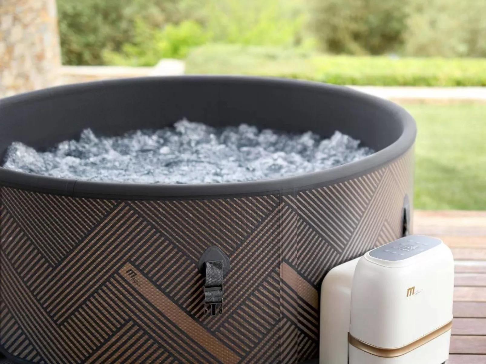 Magnolienhaus mit Sauna und Jacuzzi-Buiten