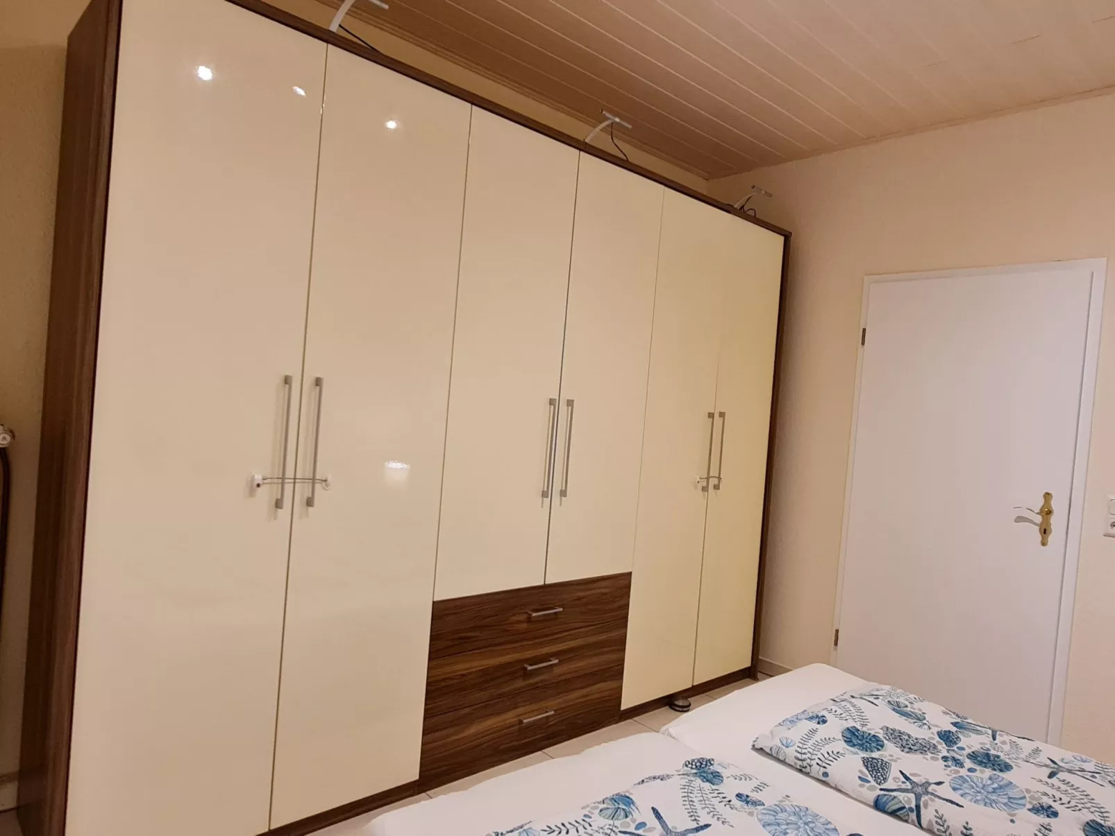 Dreibettzimmer mit Lounge-Terrasse und Garten - Binnen