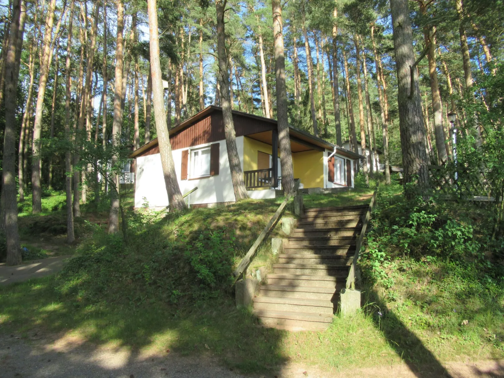 Ferienhäuser mit Pool in ruhiger Lage am Waldrand-Image-tags.info