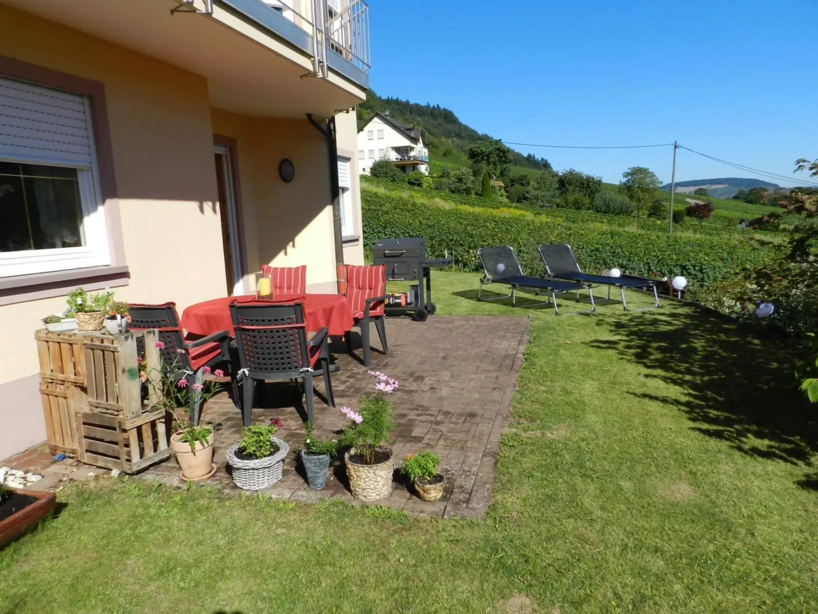 Schöne Ferienwohnung mit Terrasse und Moselblick-Buiten