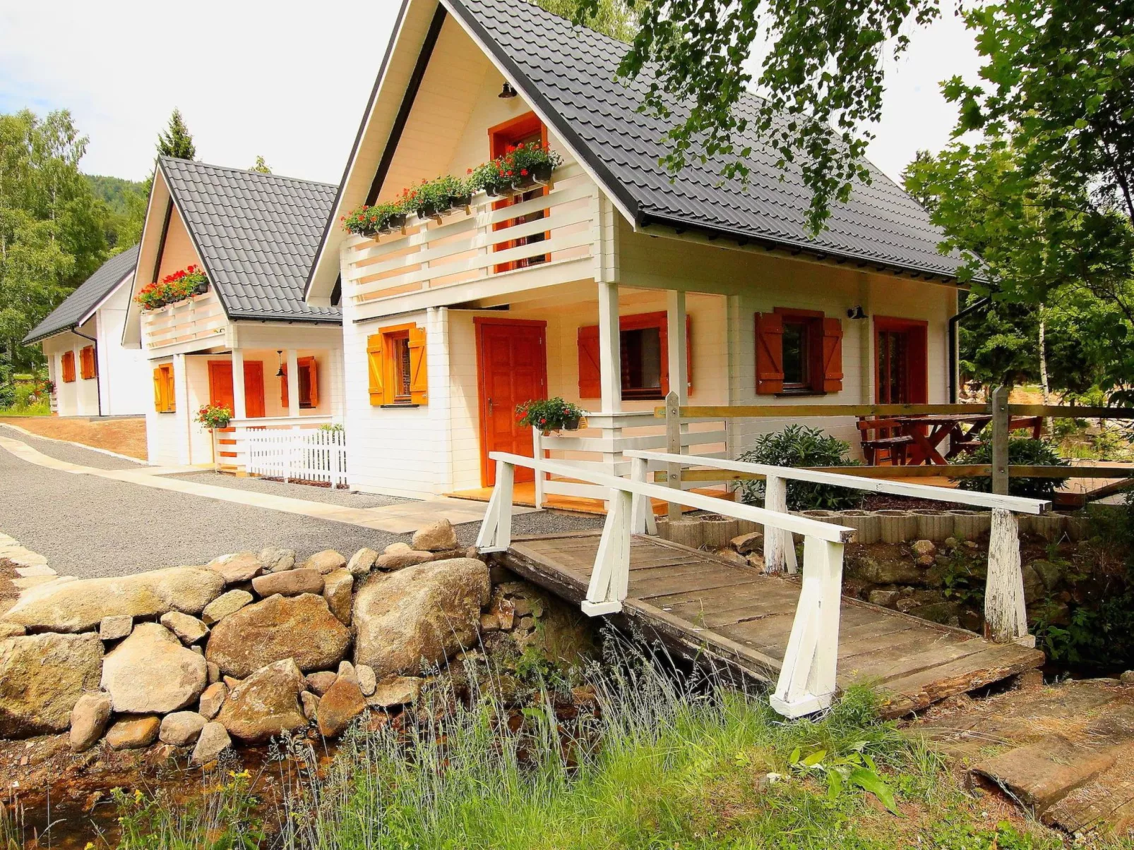 Landhaus mit Schwimmbad-Buiten