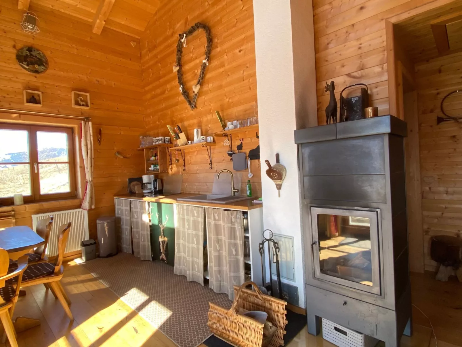 Berghütte mit Blick auf die Berge-Buiten