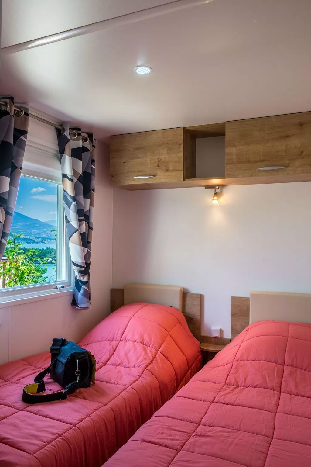 Gemütliches Chalet am Ufer des Sees von Serre-Ponçon-Binnen