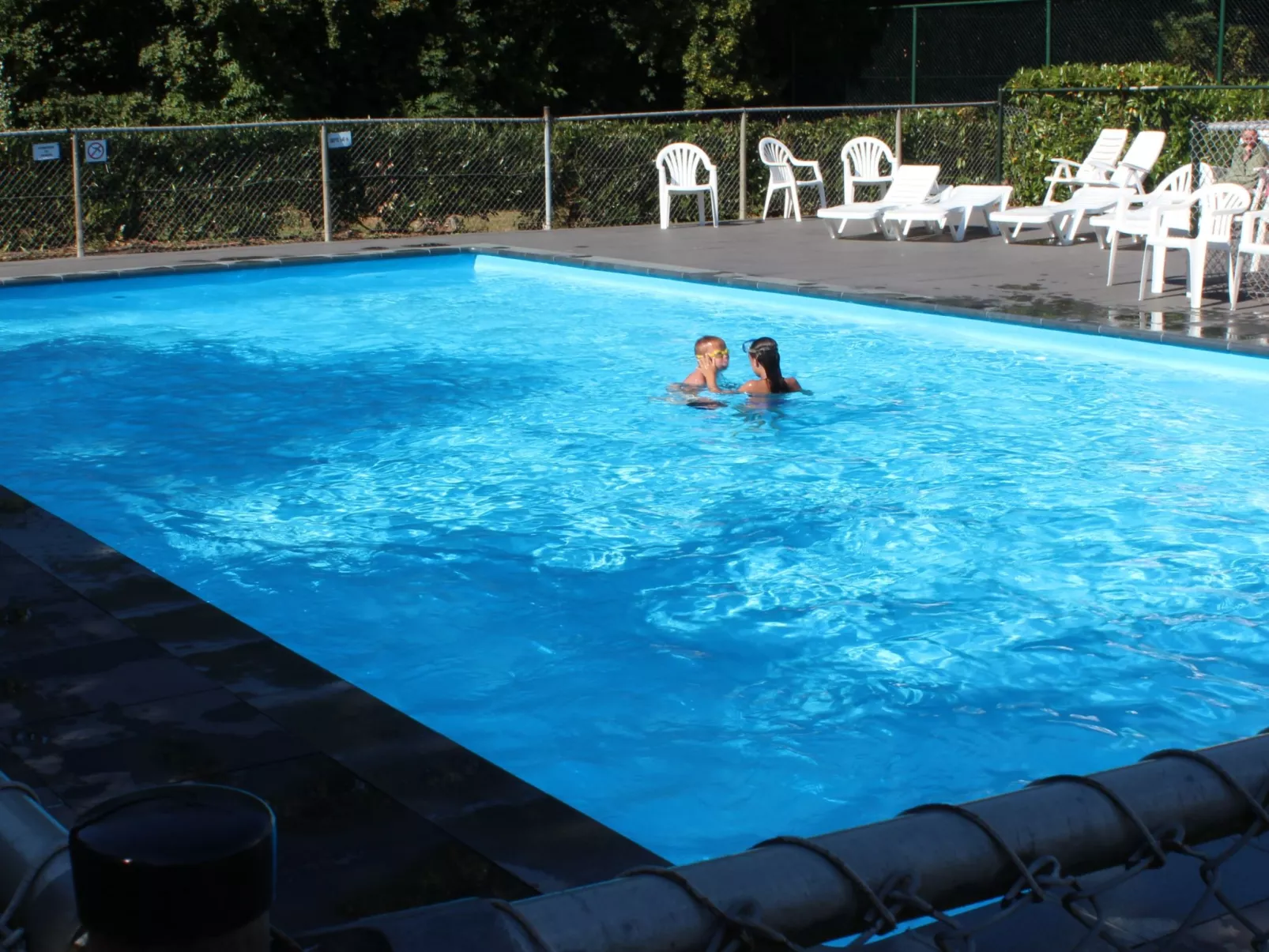 "Buurtweg221" mit Schwimmbad-Image-tags.info