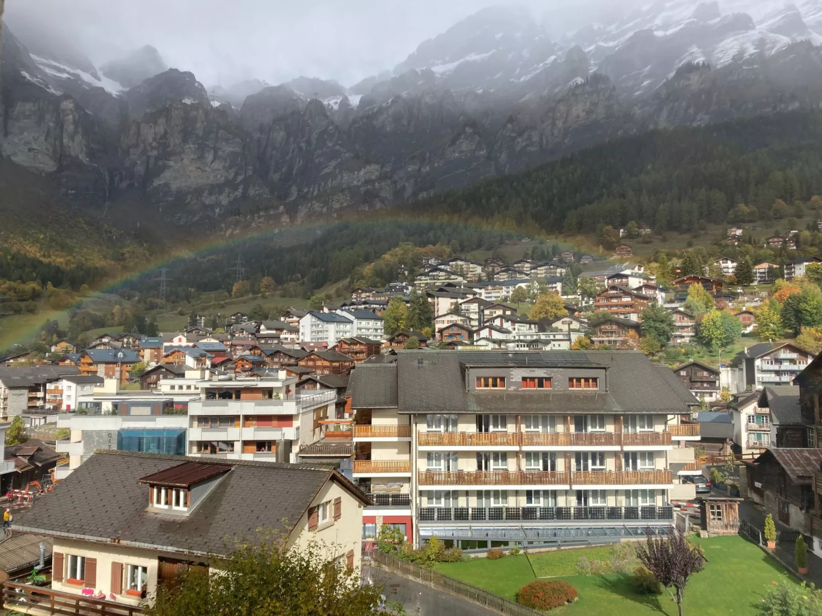 Geräumiges 3.5-Zimmer - Zentral - Balkon - Haus Dala-Buiten