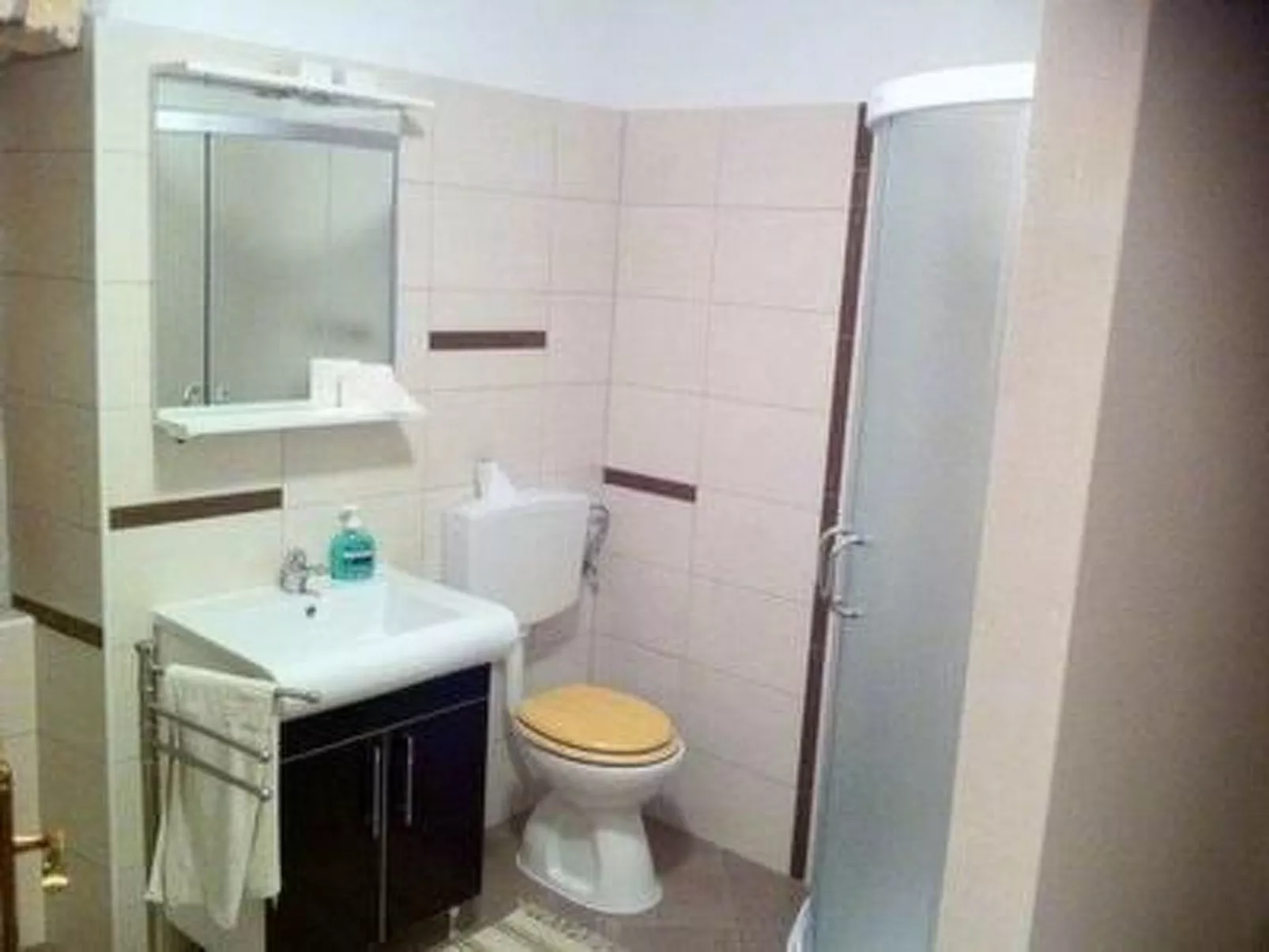 "Eti and Mia" mit Pool-Binnen