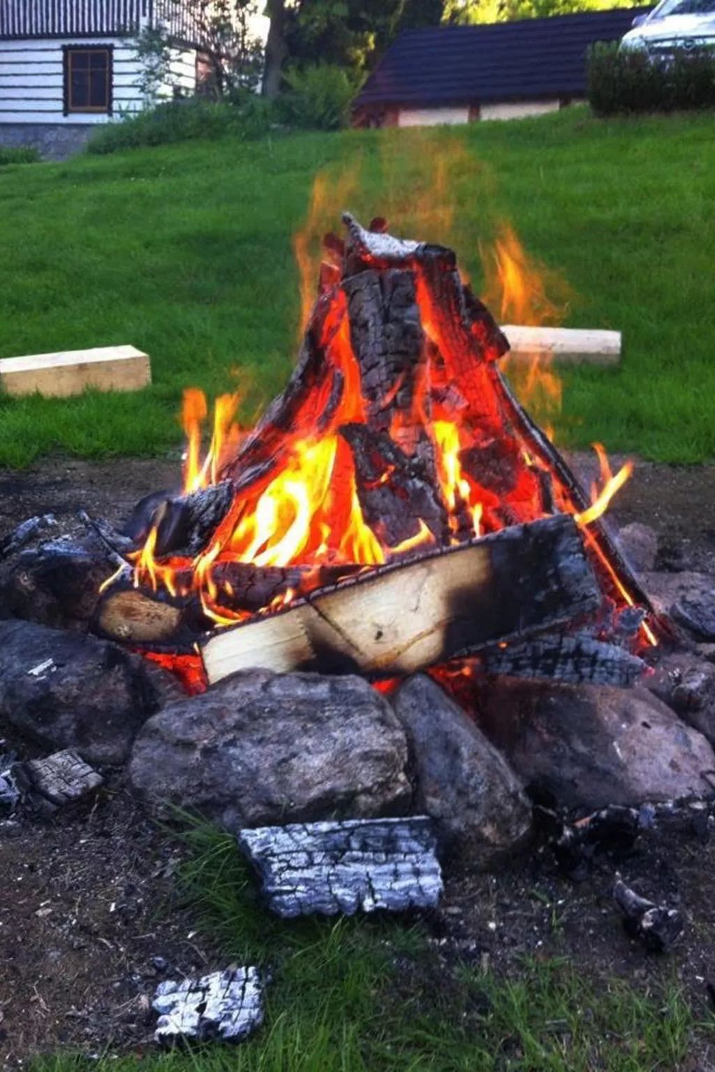 Landhaus mit gemeinschaftlichem Pool-Buiten