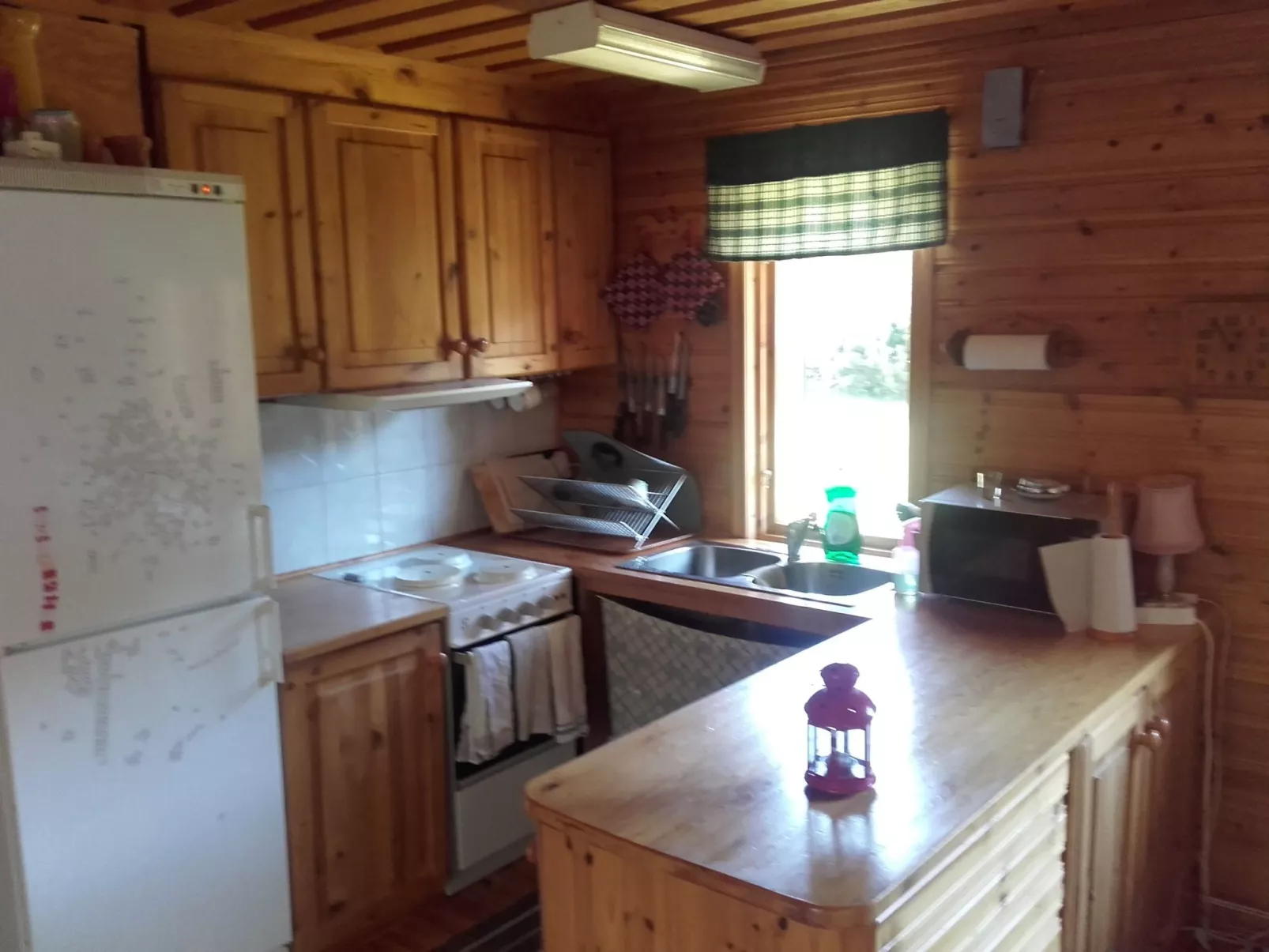 "Flodavägen 39" mit privatem Parkplatz-Binnen