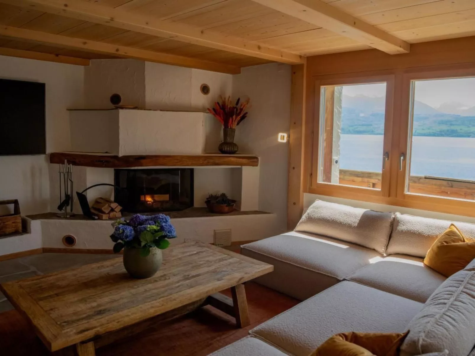 Chalet am See mit Panorama Aussicht-Binnen