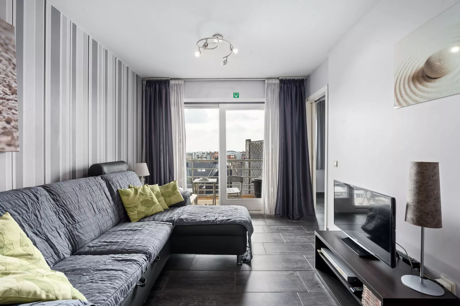 Ocean Suites 717-Woonkamer