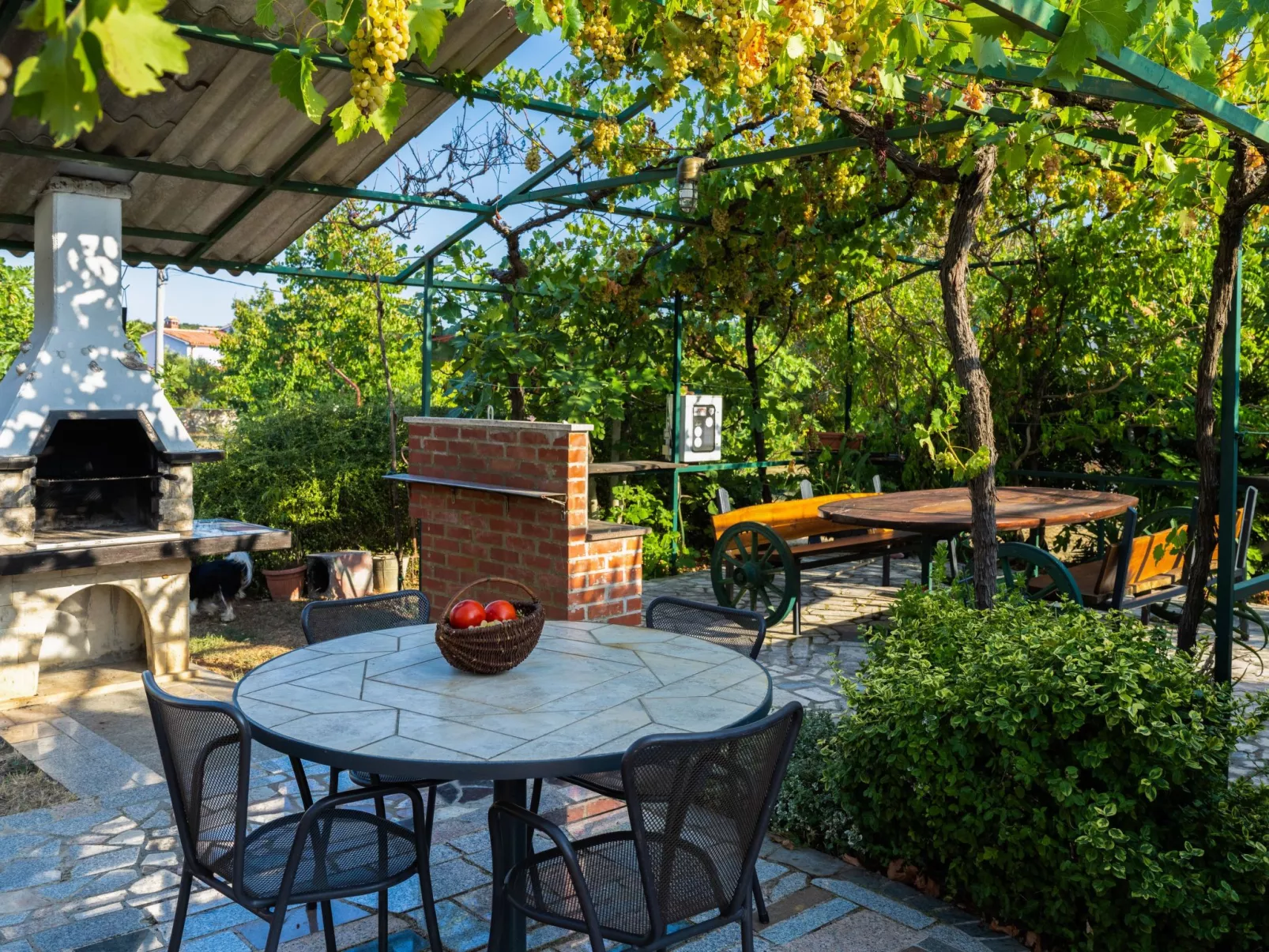 Attraktive Wohnung mit privatem Pool-Binnen