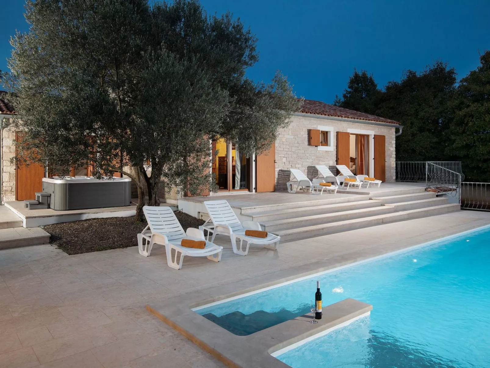 Haus in Bertoši mit privatem Pool-Buiten