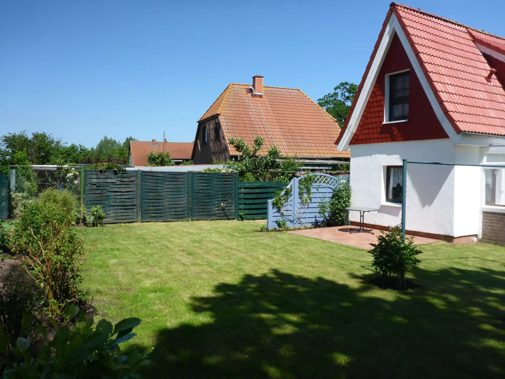 Behagliches Ferienhaus mit Garten und Terrasse-Buiten