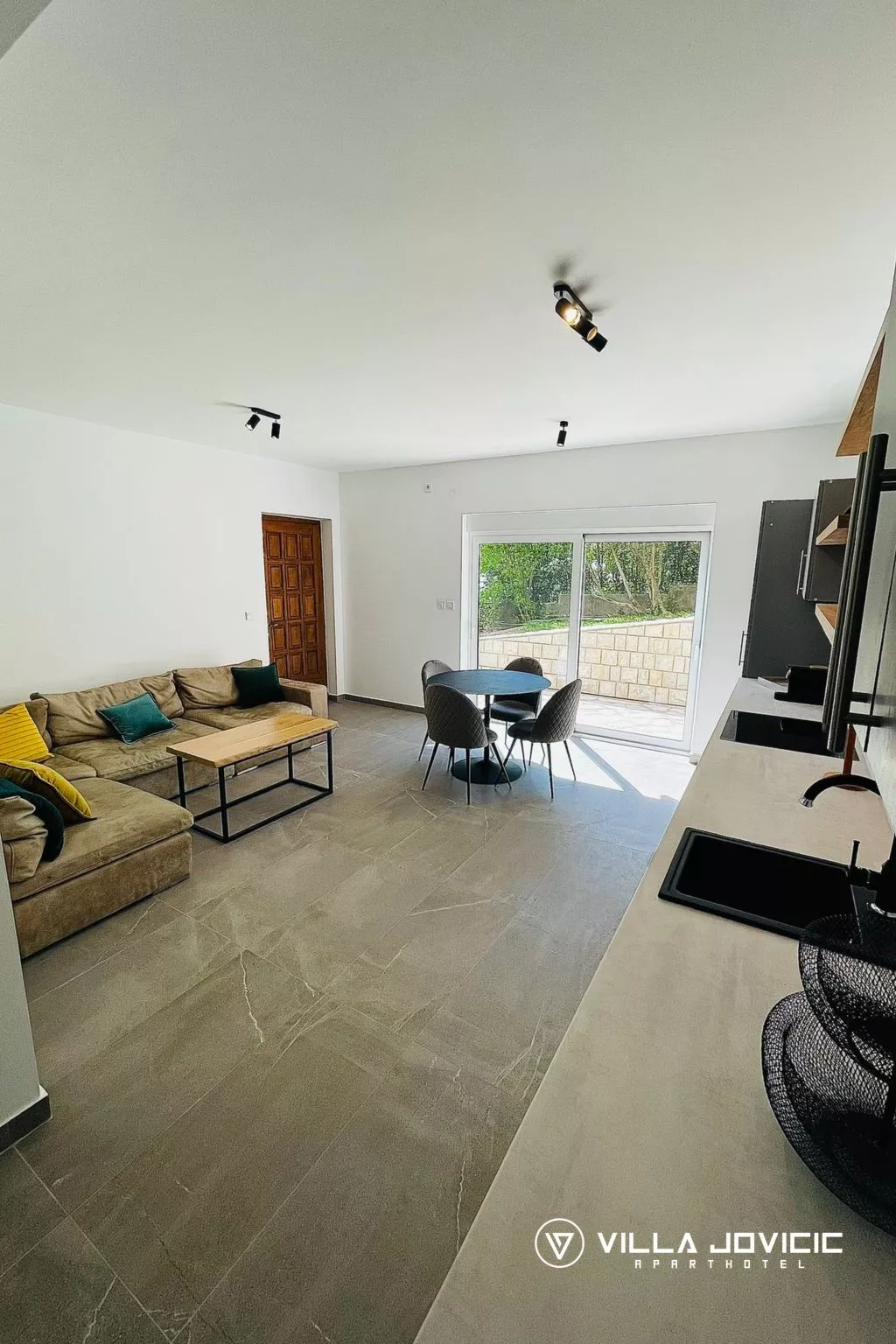 Appartement mit Pool-Binnen