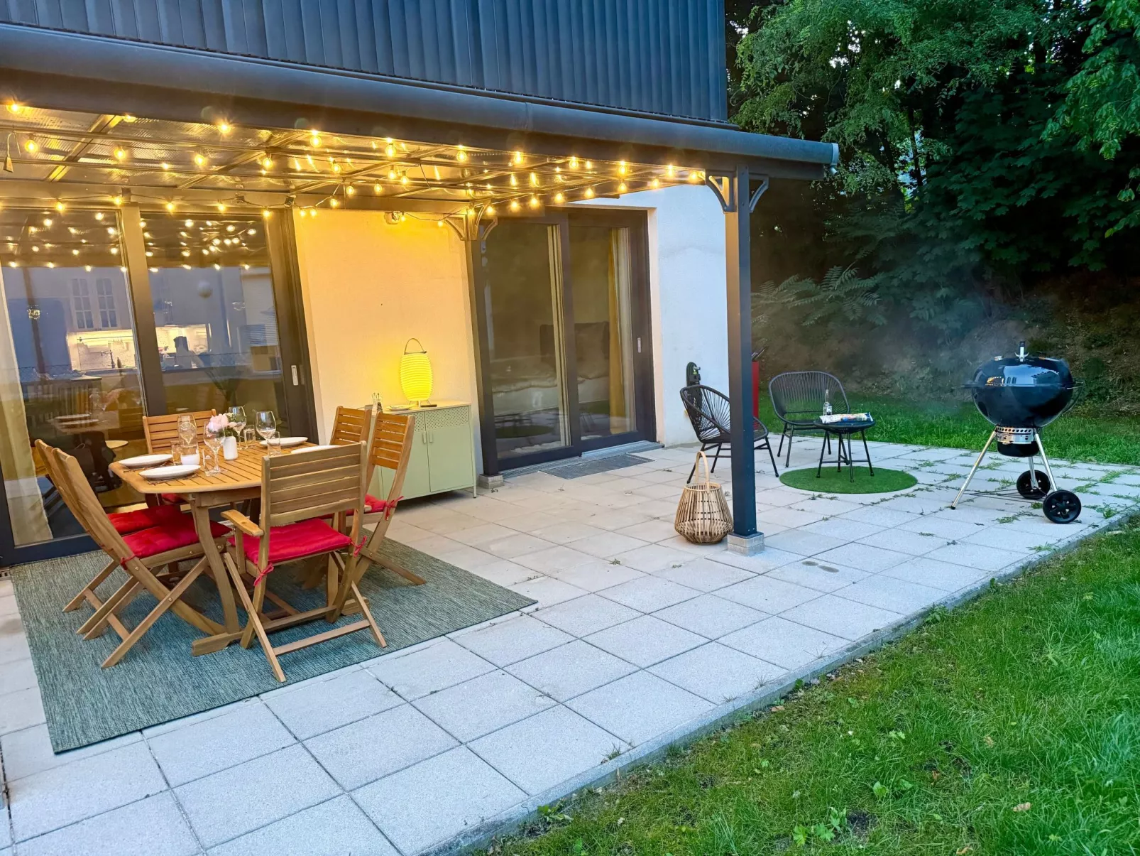 Gartenwohnung-Buiten