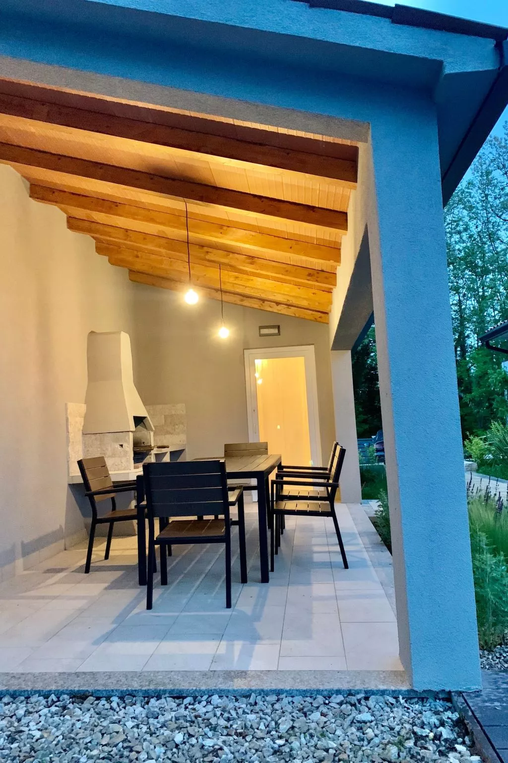 Charmante Villa mit gepflegtem Garten und beheiztem Pool-Buiten