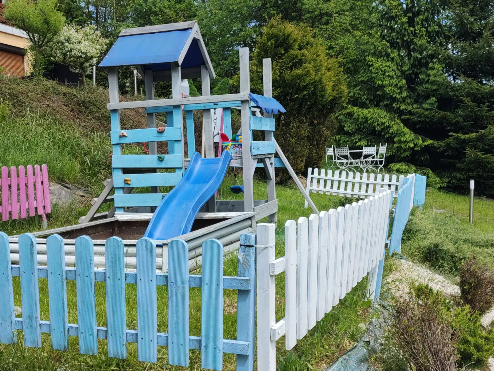 Modernes Ferienhaus in Kiczora mit Großem Garten - Buiten
