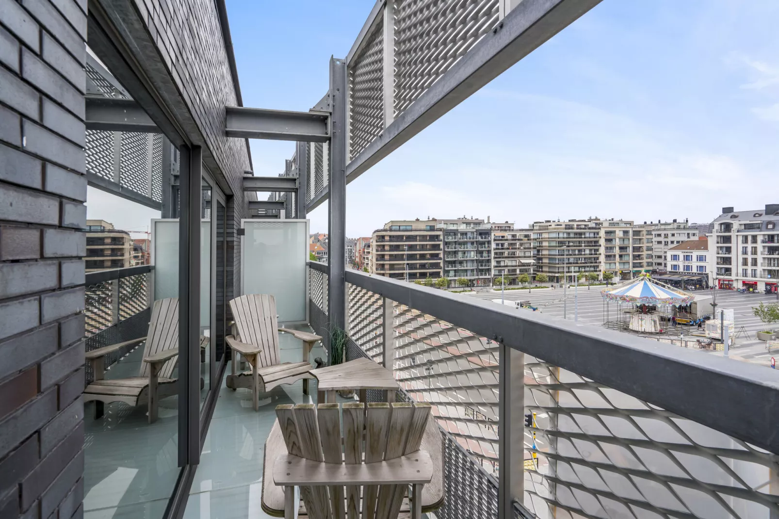 B City Complex 301-Terrasbalkon