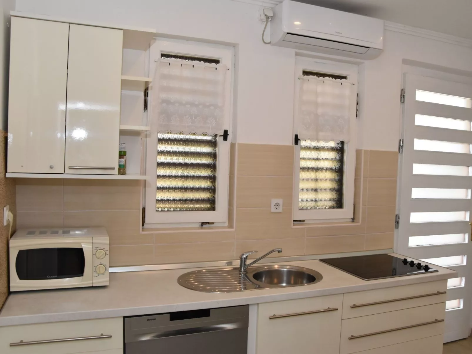 Ruhige Ferienwohnung mit Terrasse und Garten-Binnen