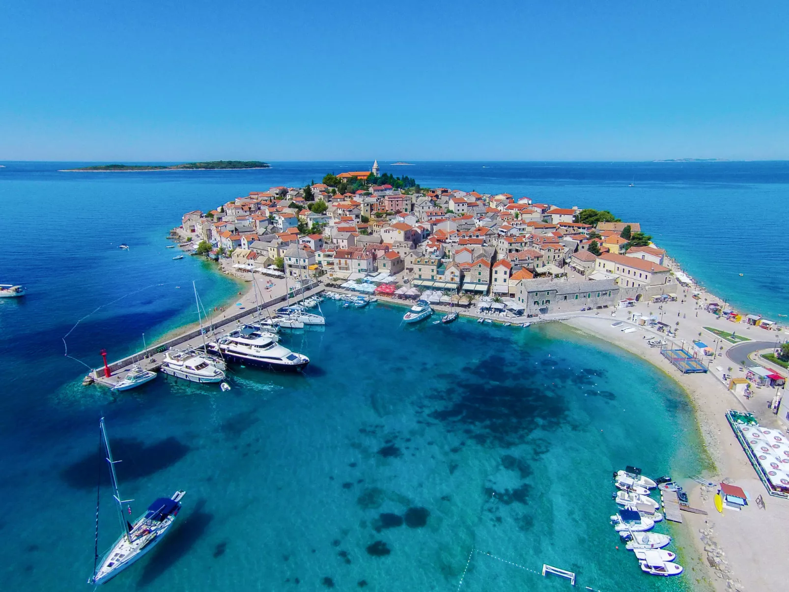 In Primošten mit privatem Pool-Omgeving