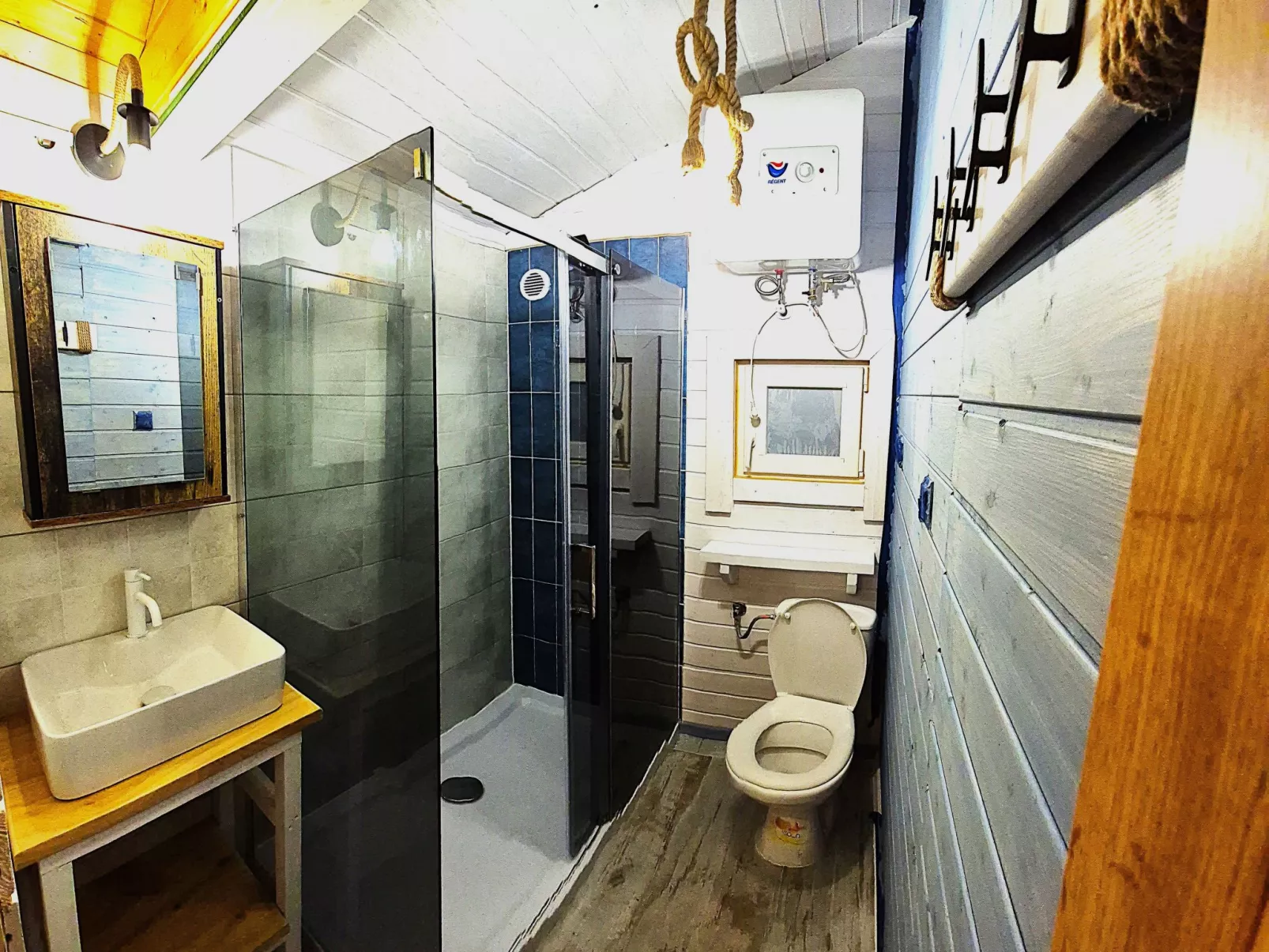 Mit gemeinschaftlichem Pool-Binnen