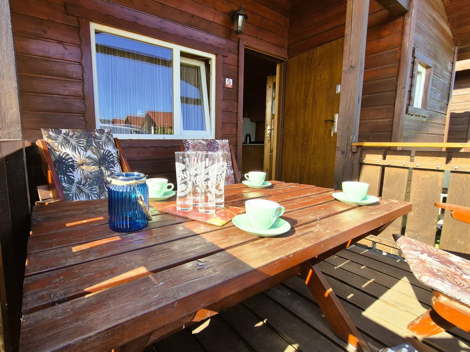 Mit Schwimmbad-Buiten