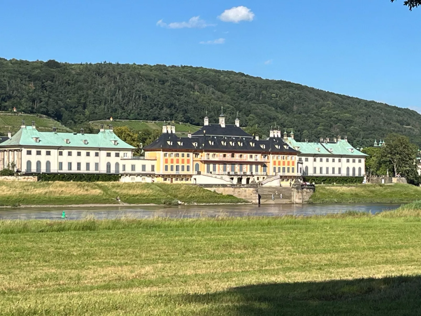 Moderne Ferienwohnung in Pillnitz-Buiten