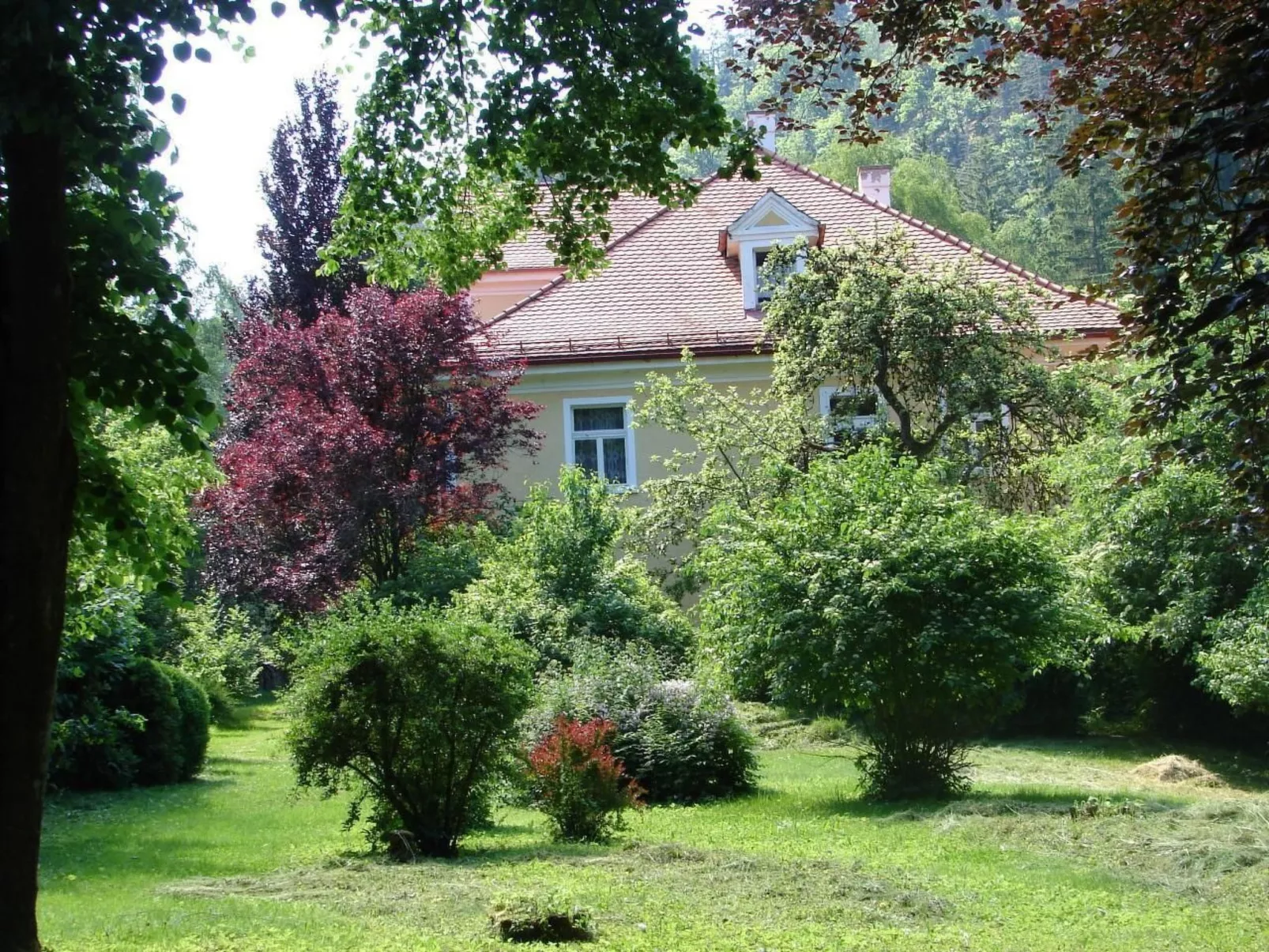 Design Ferienwohnung in historischer Villa-Buiten