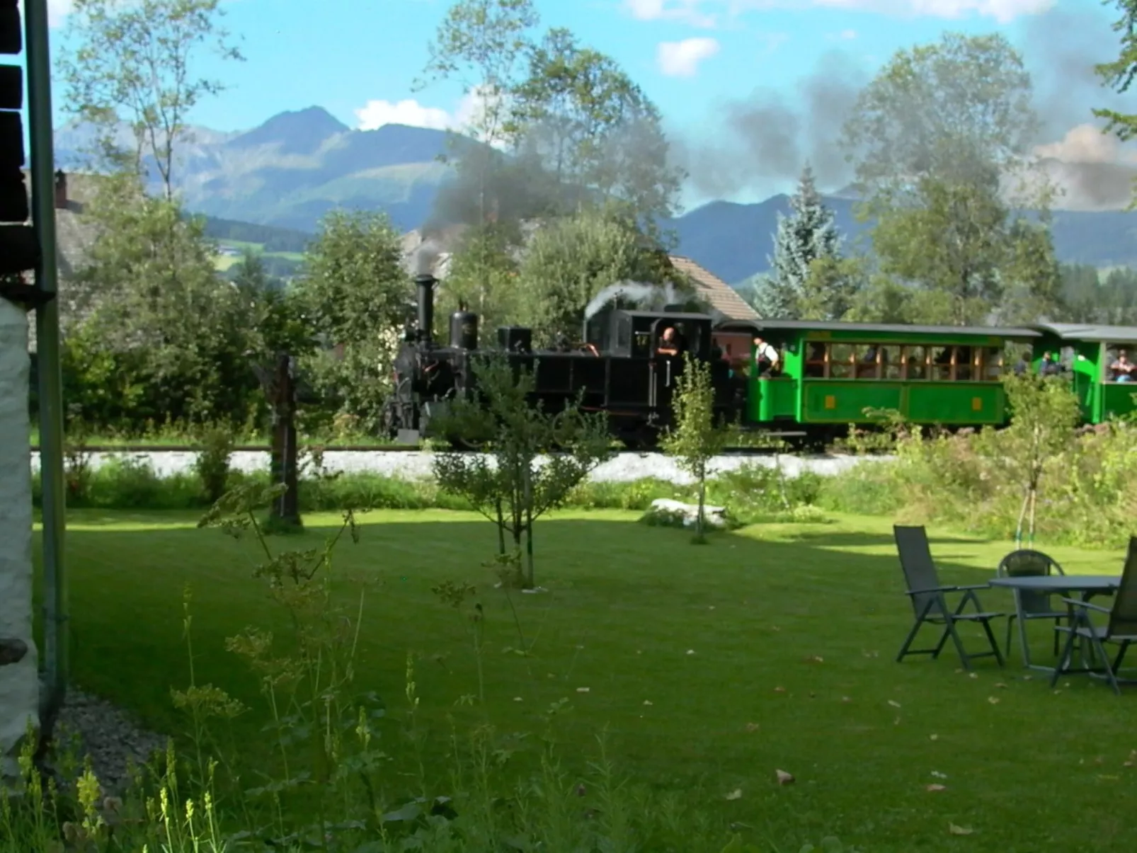 Große Wohnung im ersten Stock, mit großem Garten-Buiten