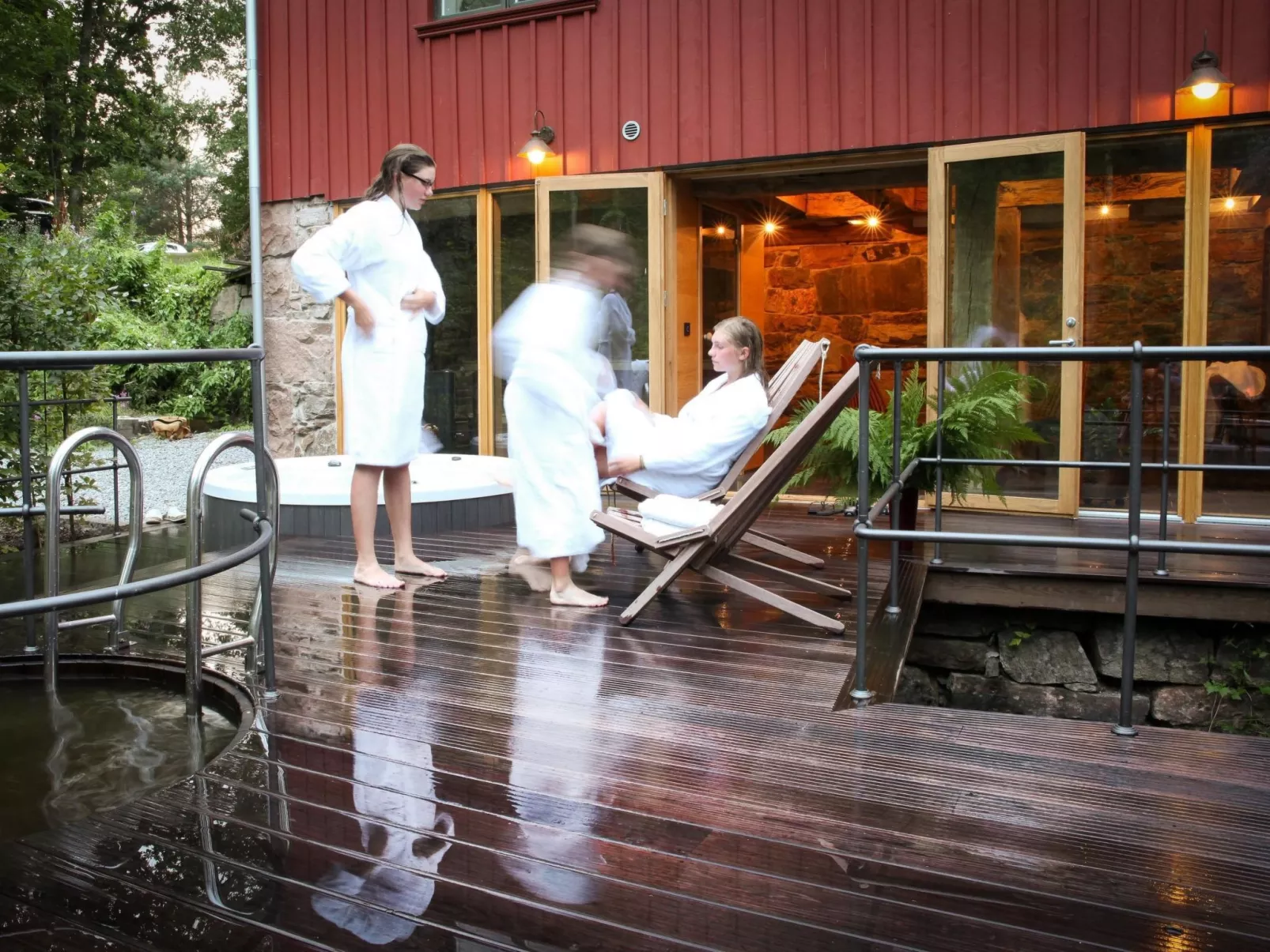 Direkt am See gelegen-Buiten
