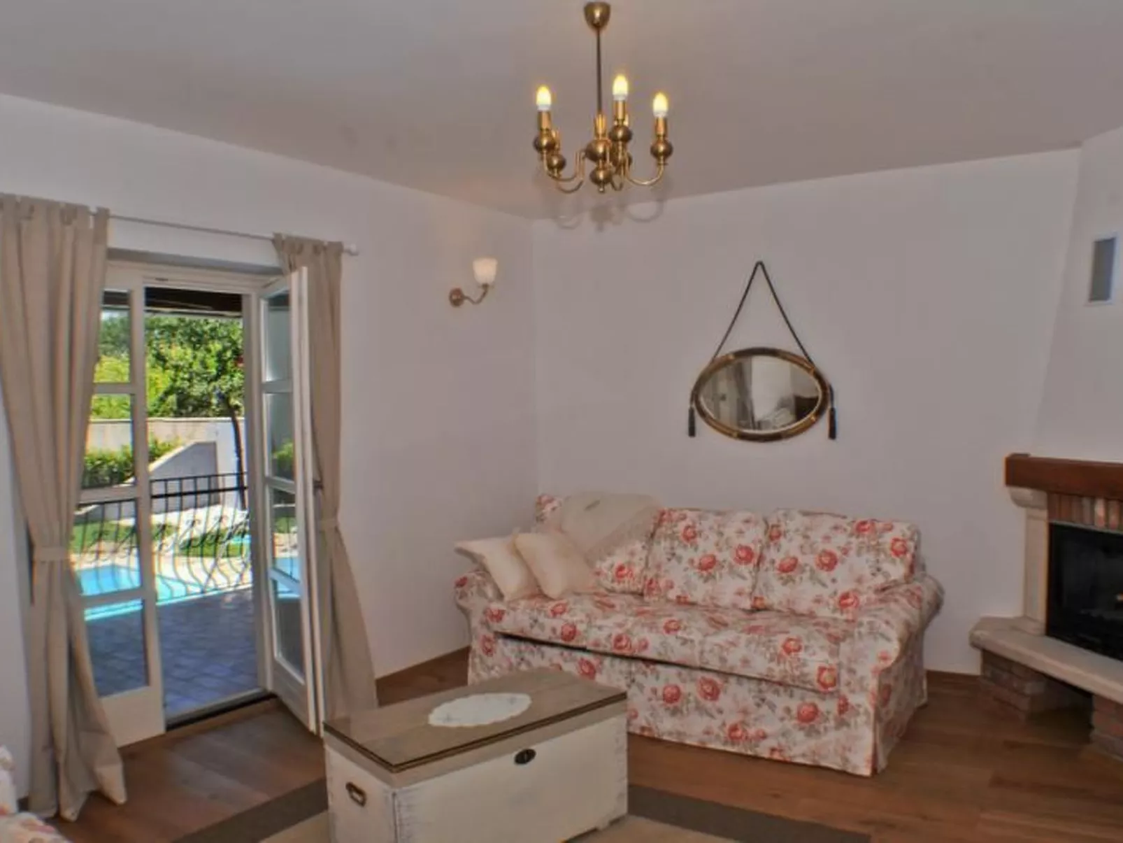 Großzügiges Ferienhaus mit Pool und Sonnenterrasse-Image-tags.info