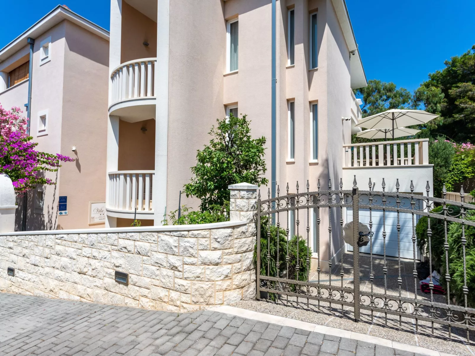 Luxuriöses Studio mit privater Terrasse-Buiten