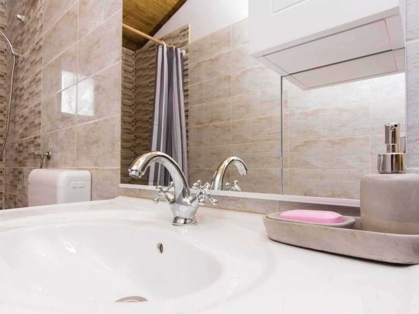 Villa Anita mit Privatpool in Budak-Image-tags.info