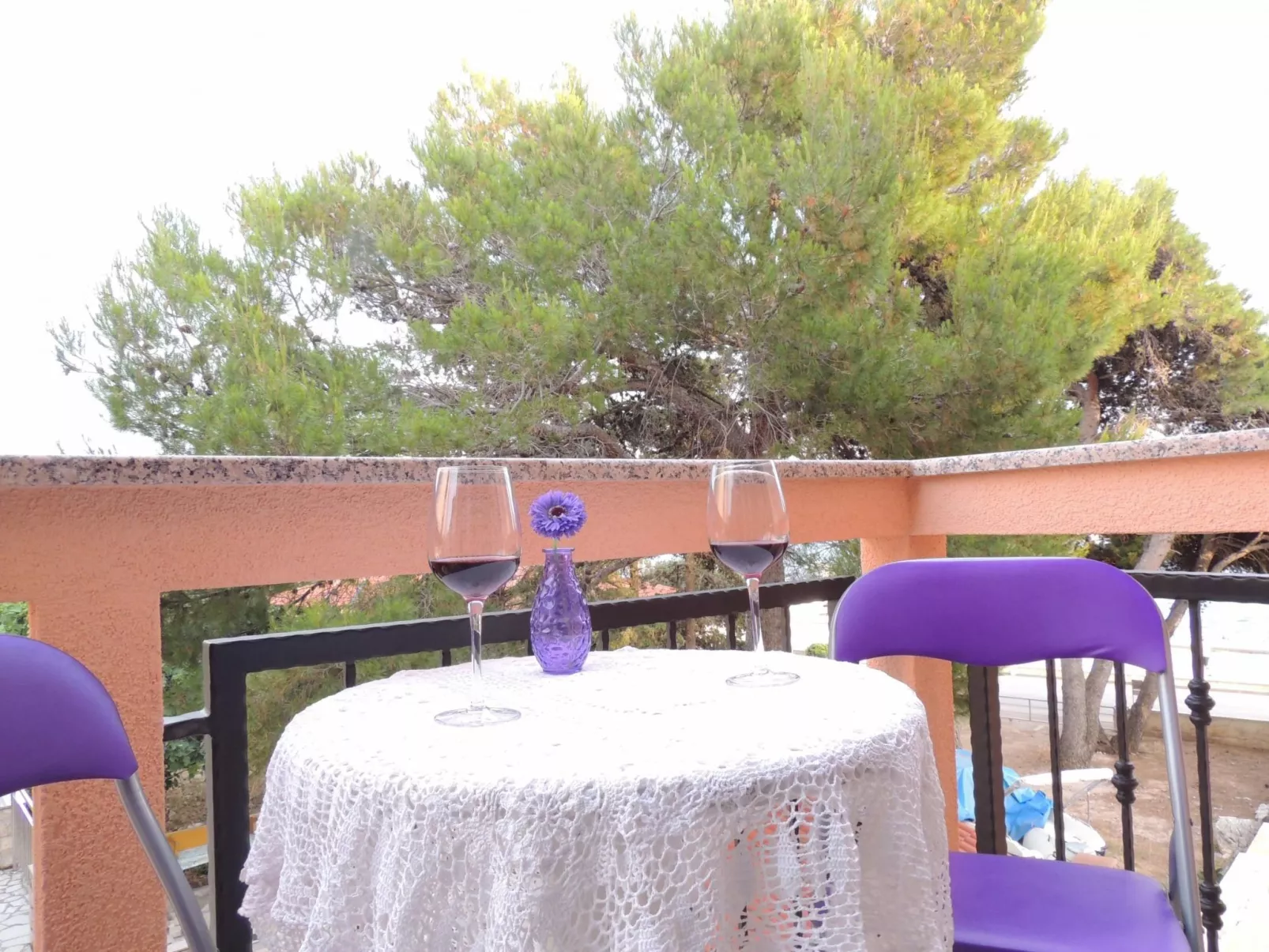 Apartment mit Balkon-Buiten