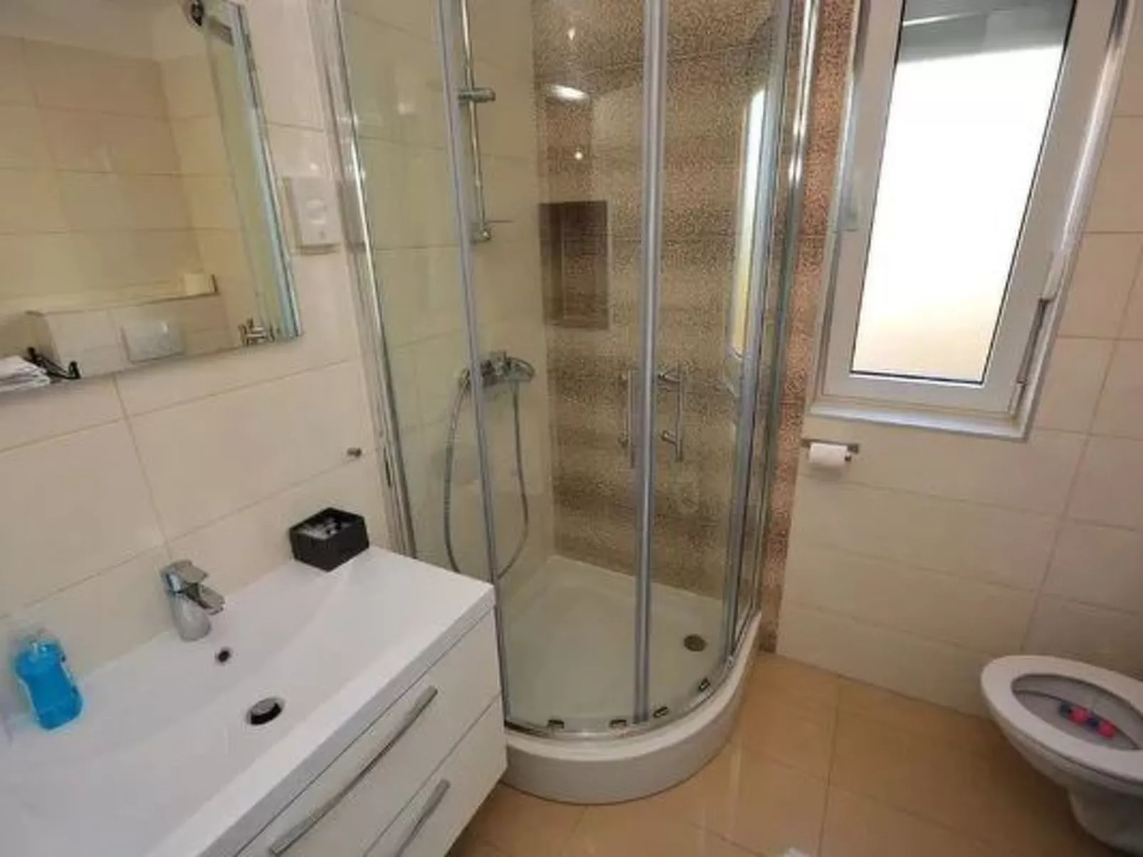 1 mit Schwimmbad und Garten-Binnen