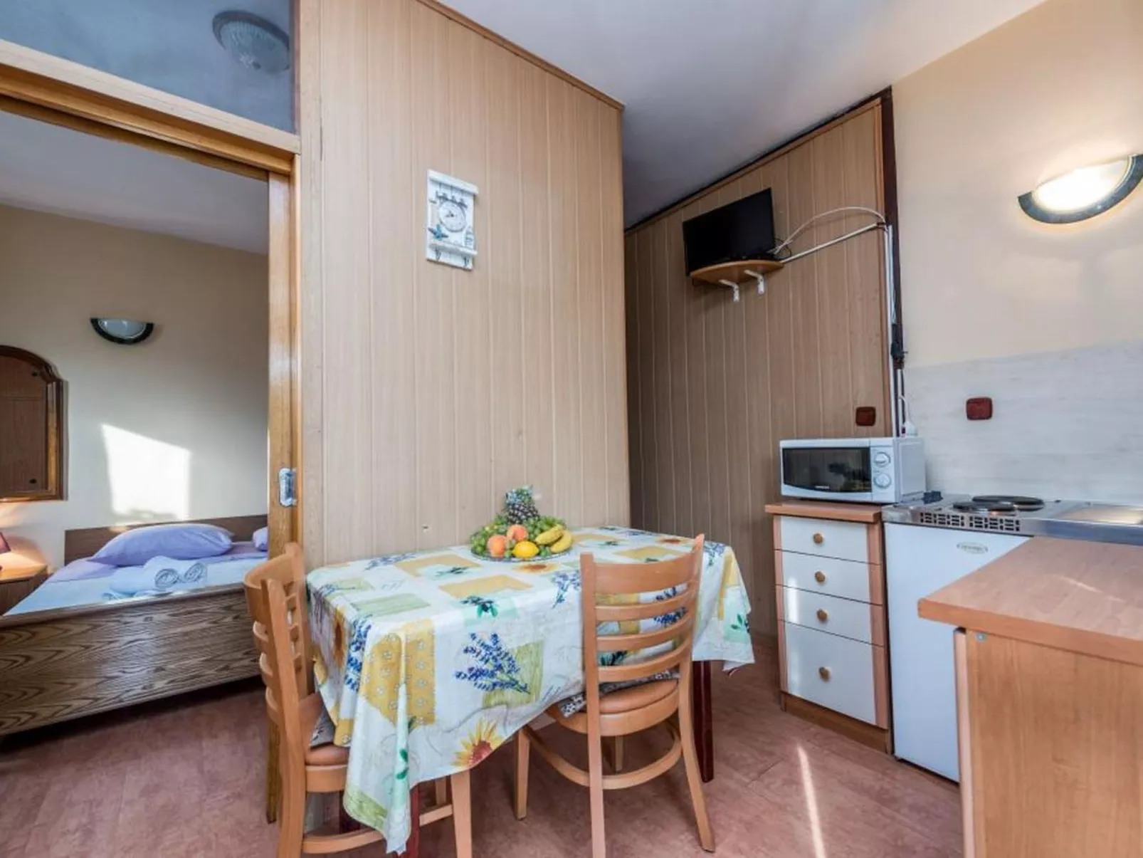 "Delfin prizemlje"-Image-tags.info