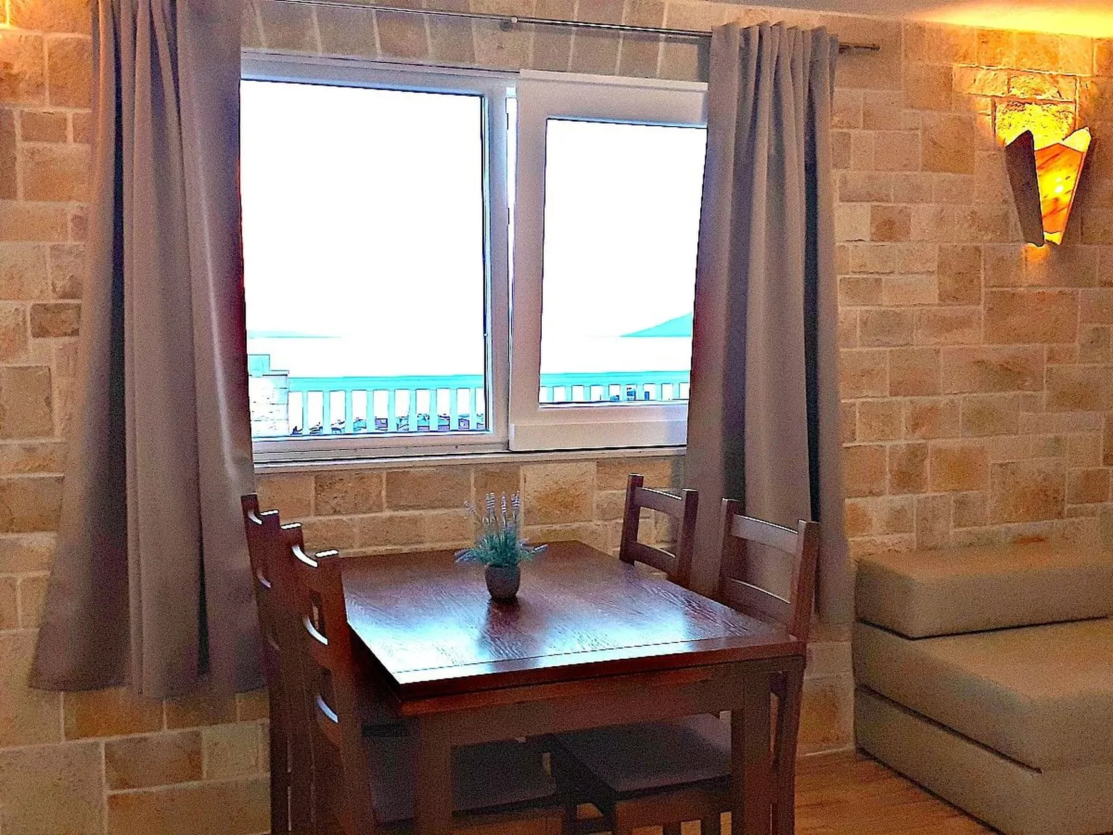 Schöne Ferienwohnung in Baska Voda mit Terrasse-Binnen
