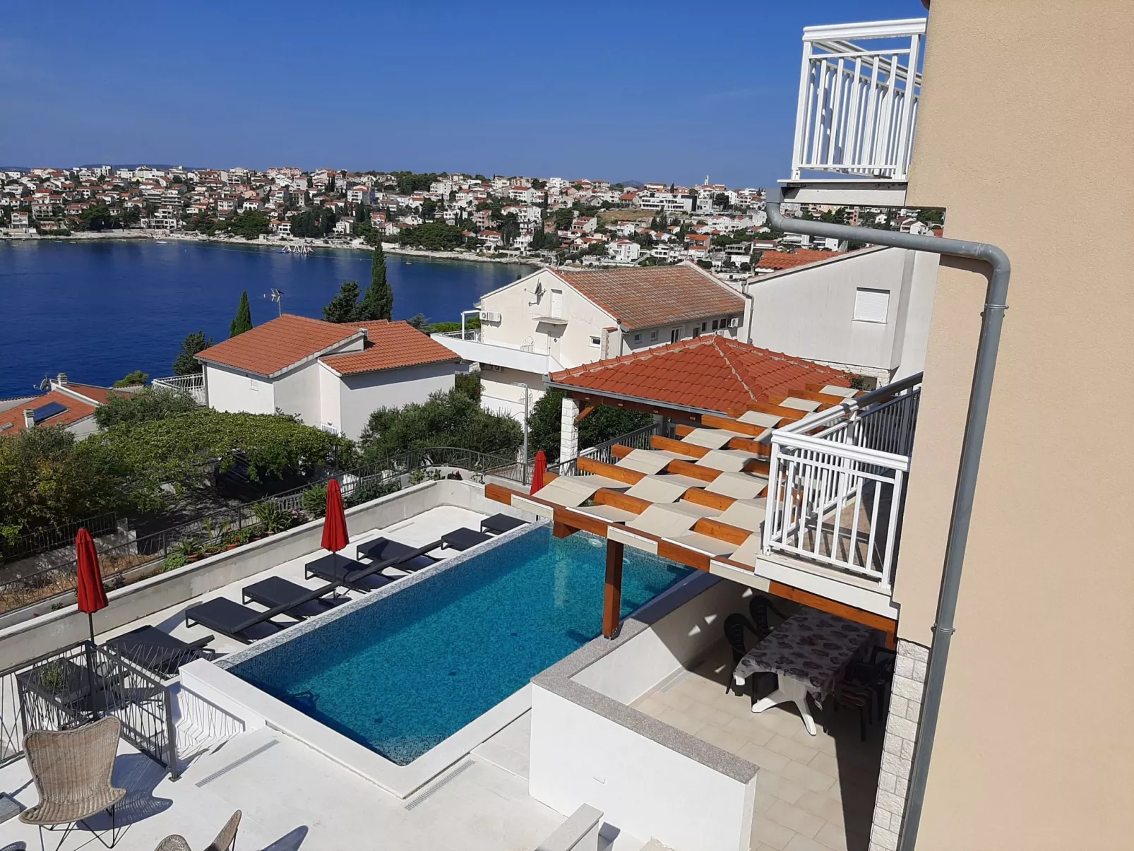 Mit Infinity Pool-Buiten