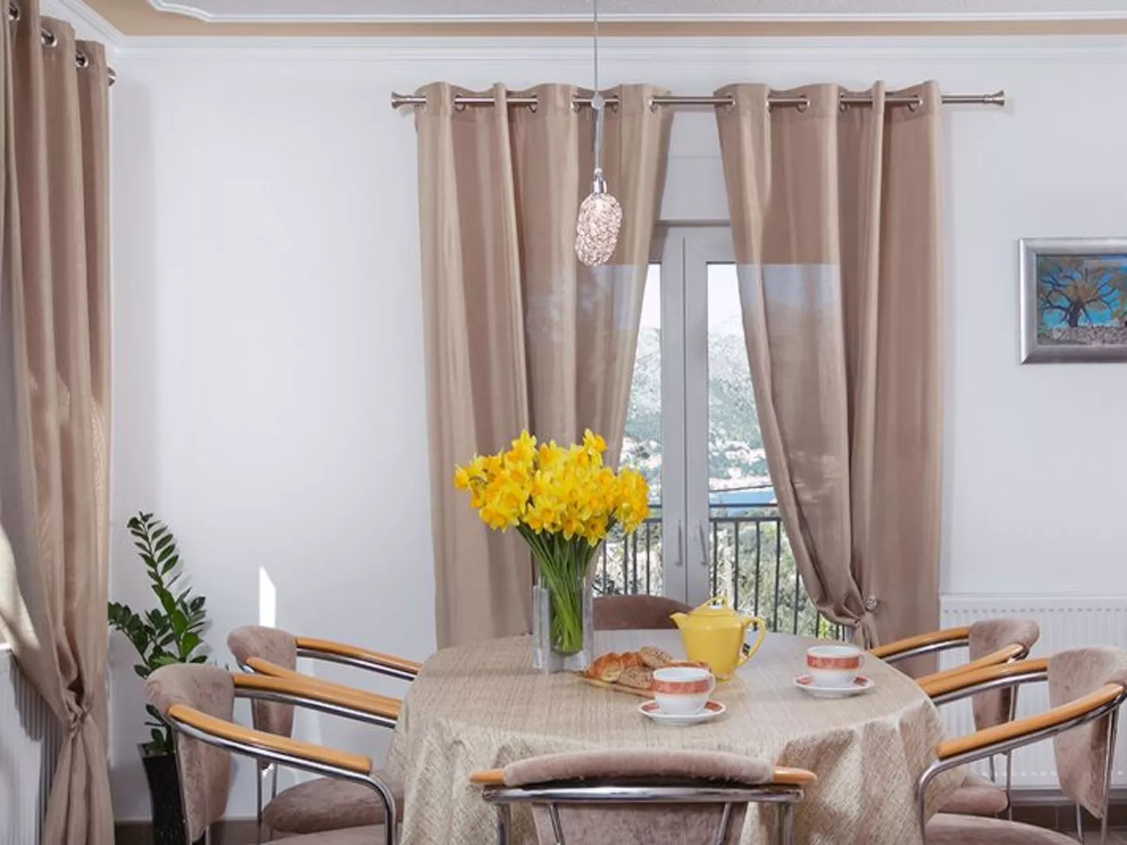 Mélanie im Erdgeschoss einer Villa in Strandnähe-Binnen