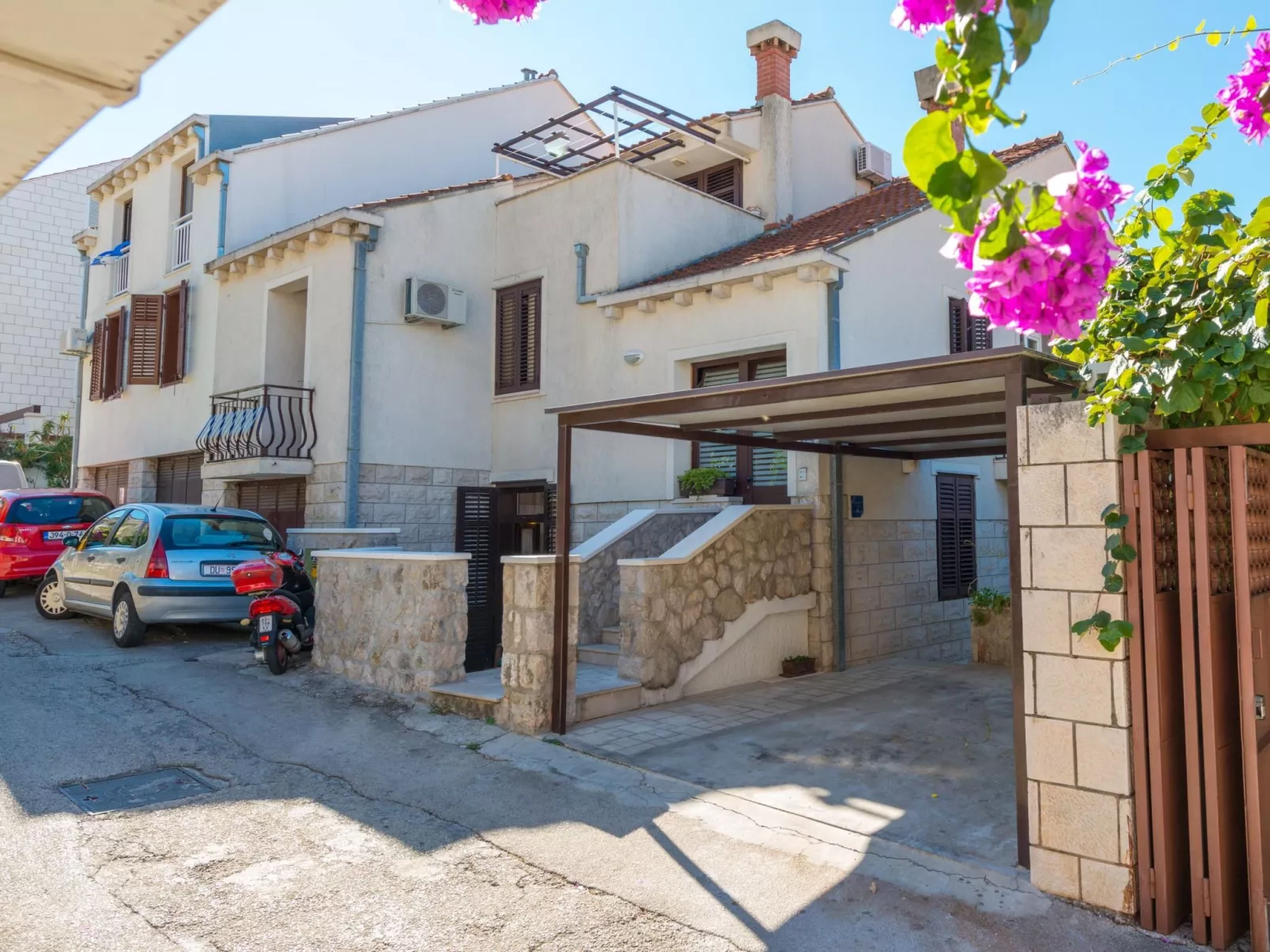 Geräumige Ferienwohnung mit eigener Terrasse-Buiten