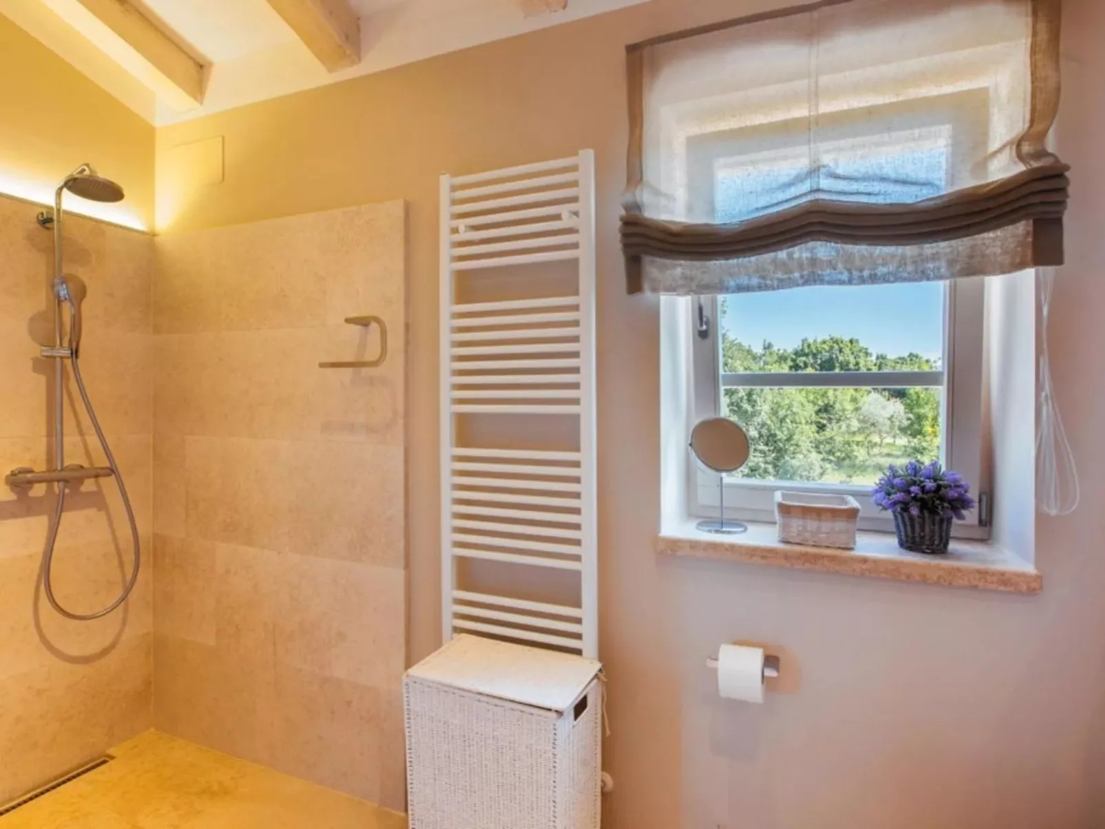 Villa Arabela mit 4 Schlafzimmern, in der Nähe von Porec-Binnen