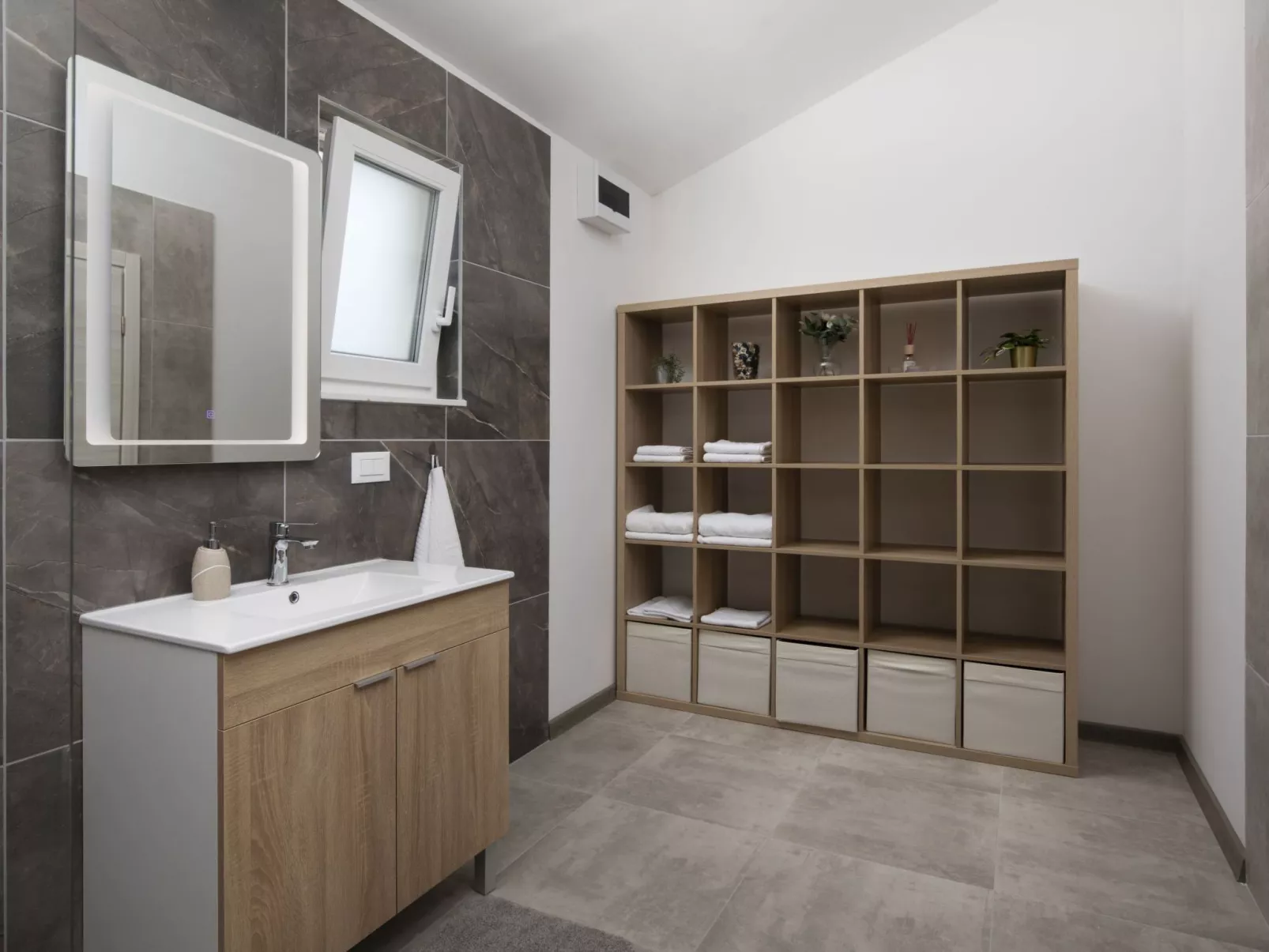 Villa Euphoria mit Pool, Sauna und Whirlpool-Binnen